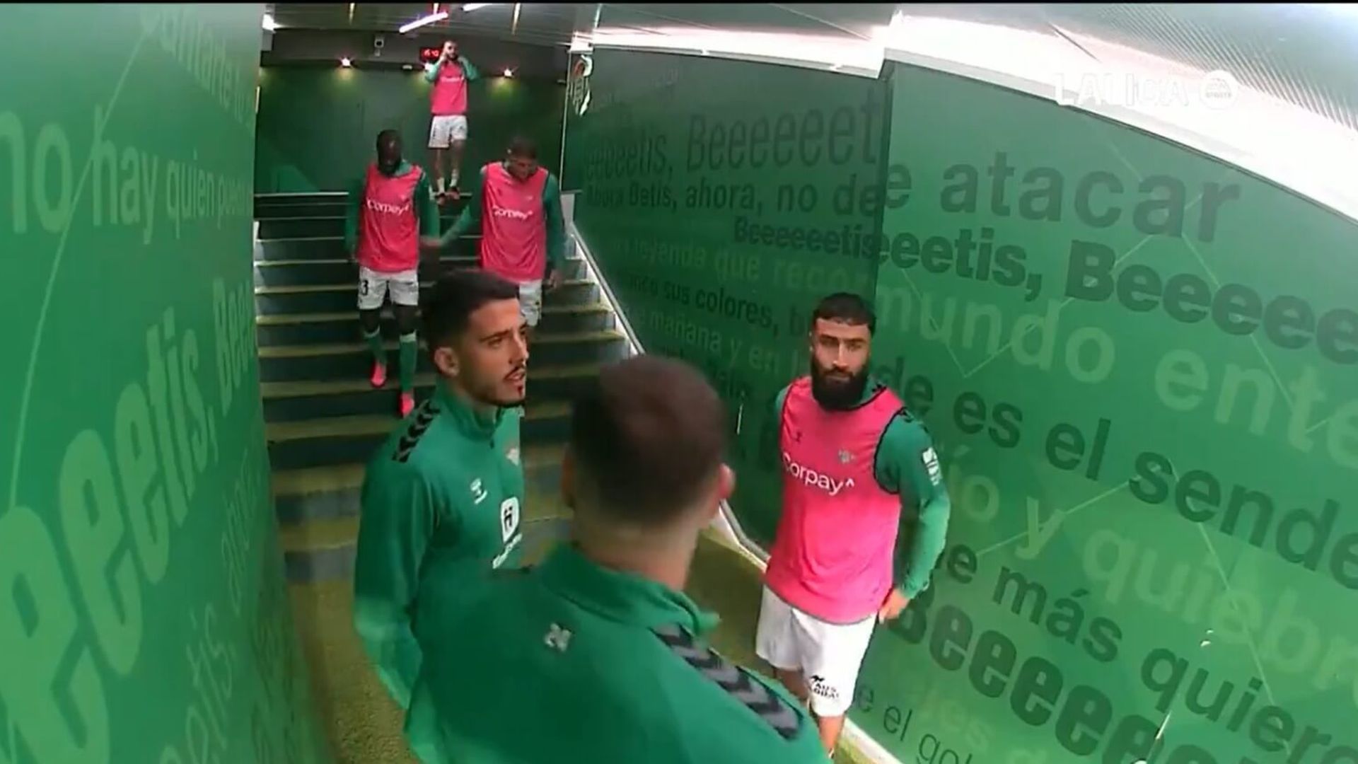 la_curiosa_charla_de_fornals_y_ruibal_en_el_tunel.jpeg la_curiosa_charla_de_fornals_y_ruibal_en_el_tunel.jpeg