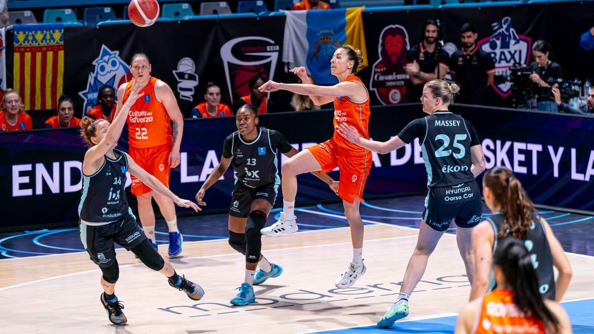 la_defensa_guia_al_valencia_basket_las_semifinales_de_copa_de_la_reina_63_55.jpeg la_defensa_guia_al_valencia_basket_las_semifinales_de_copa_de_la_reina_63_55.jpeg