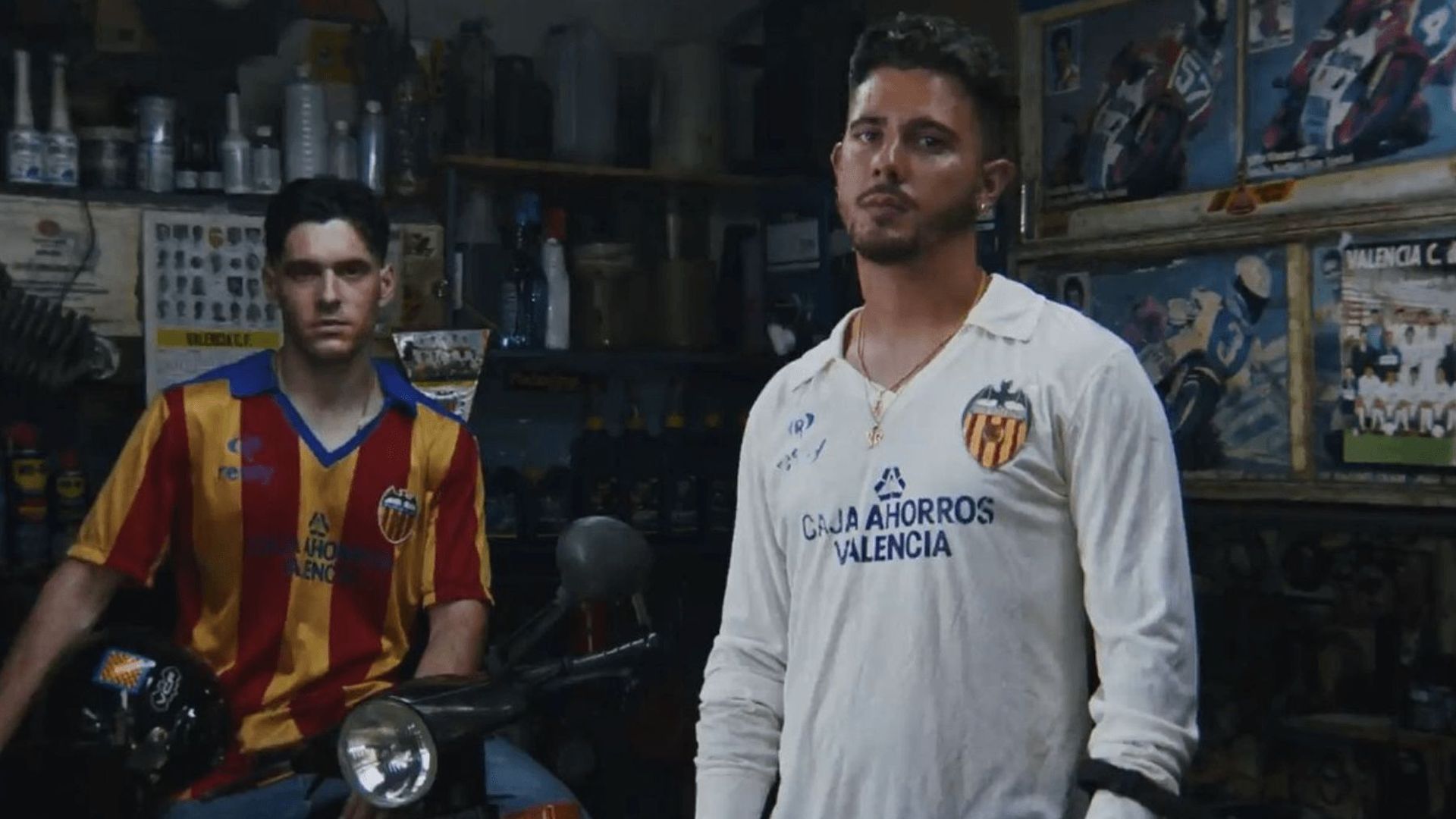la_historia_detras_de_la_nueva_camiseta_de_la_senyera_del_valencia_cf_001.png la_historia_detras_de_la_nueva_camiseta_de_la_senyera_del_valencia_cf_001.png