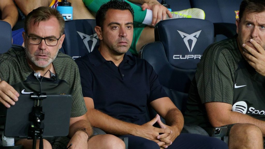 La llamada de Joan Laporta a Xavi Hernández para aclararle su futuro