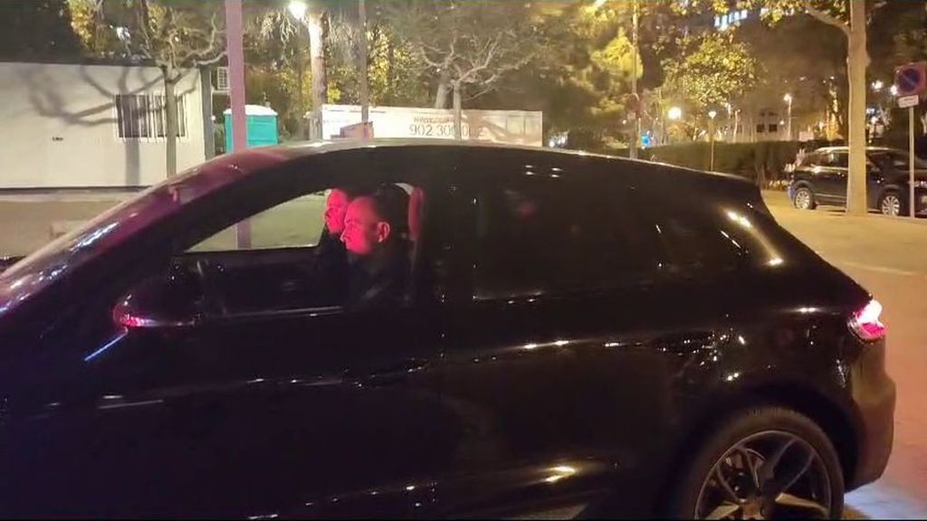 La llegada de Gavi al Hospital de Barcelona para operarse