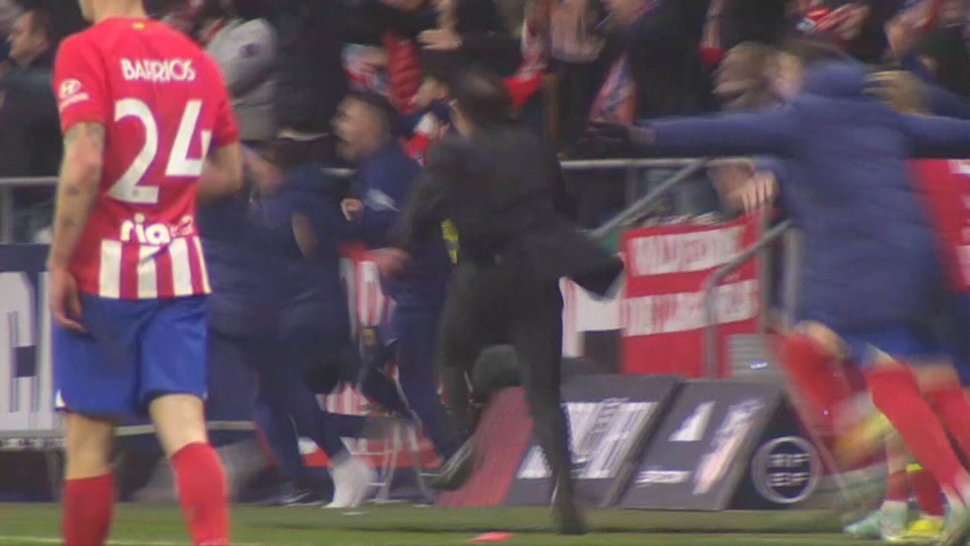 la_locura_de_simeone_en_la_sentencia_del_atletico_asi_reacciono_el_entrenador_rojiblan.jpeg la_locura_de_simeone_en_la_sentencia_del_atletico_asi_reacciono_el_entrenador_rojiblan.jpeg