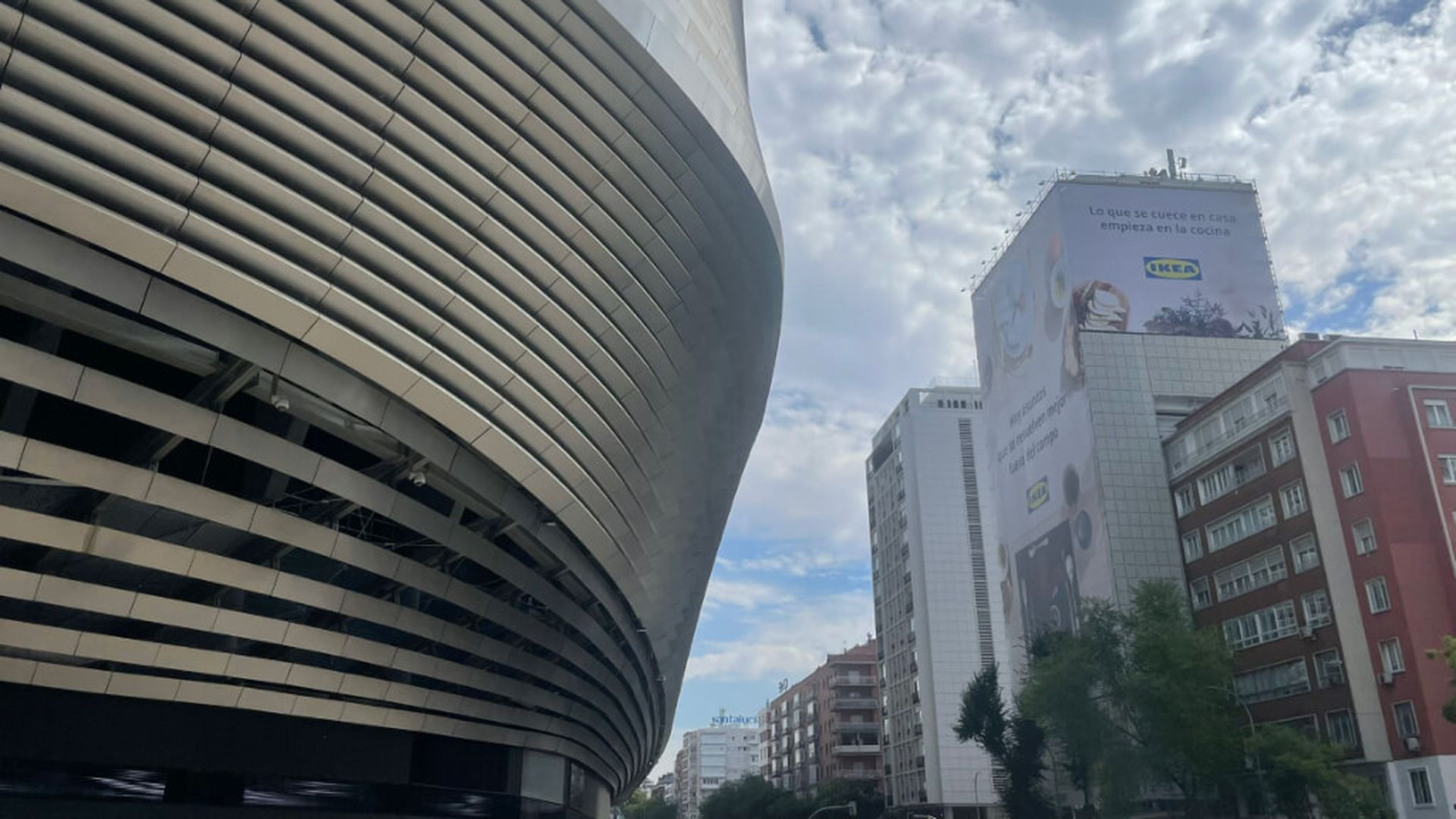 la_lona_gigante_de_ikea_en_el_santiago_bernabeu.jpg la_lona_gigante_de_ikea_en_el_santiago_bernabeu.jpg