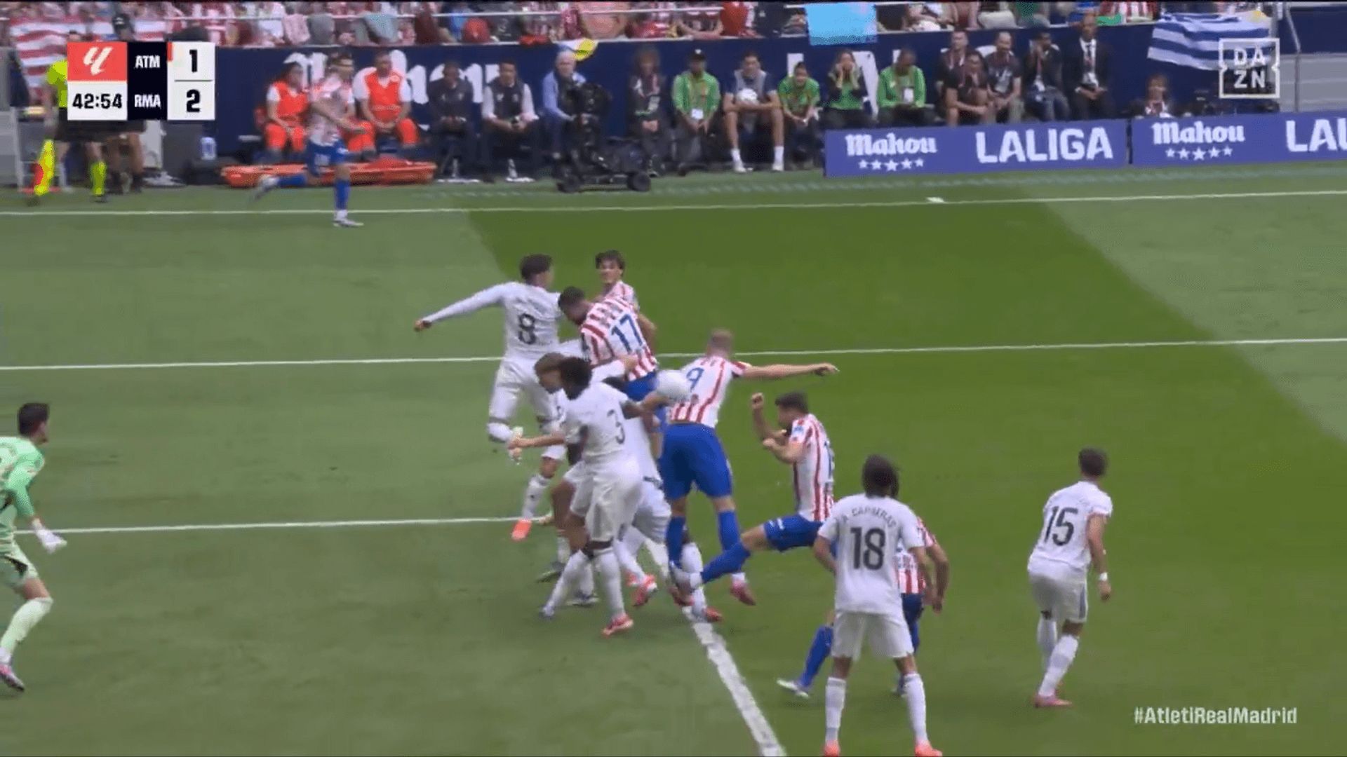 la_mano_de_clement_lenglet.png la_mano_de_clement_lenglet.png