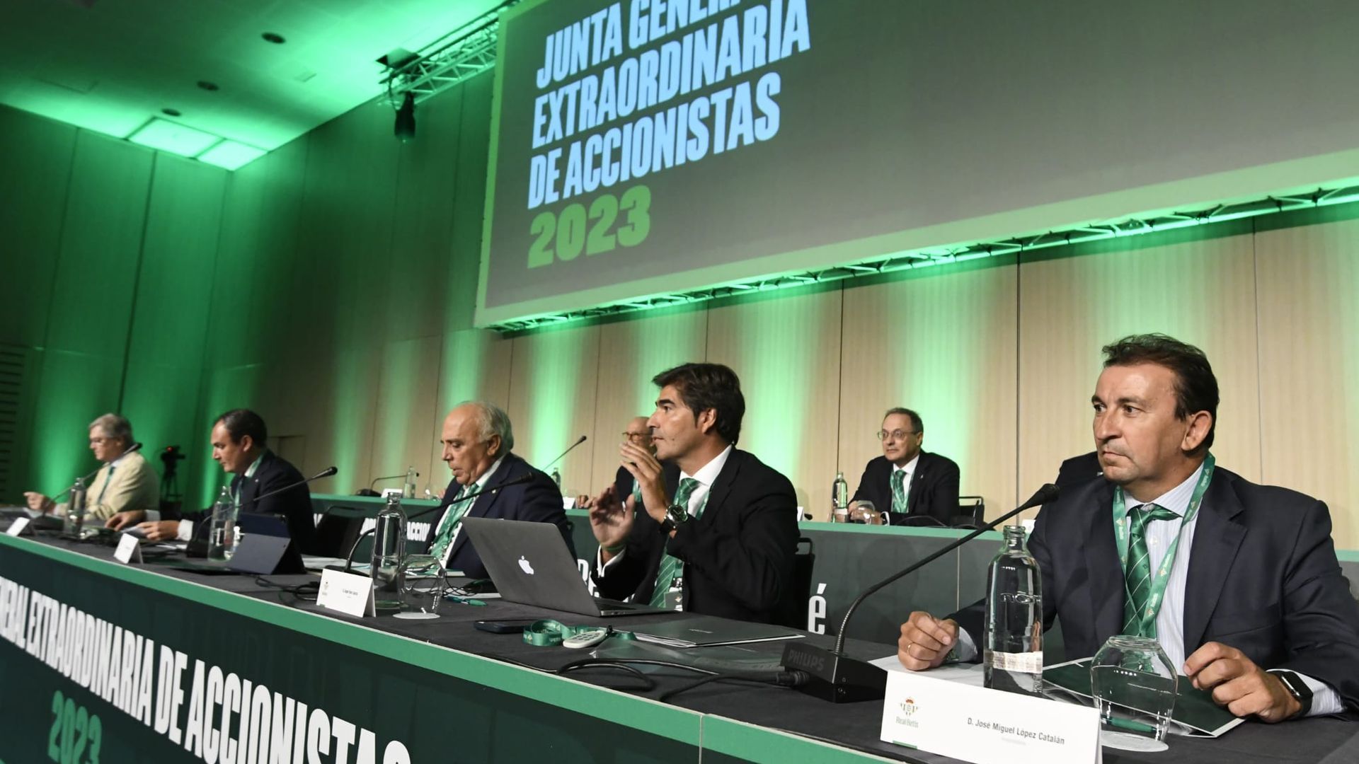 la_mesa_de_la_junta_del_betis_2023_foto_kiko_hurtado_001.jpeg