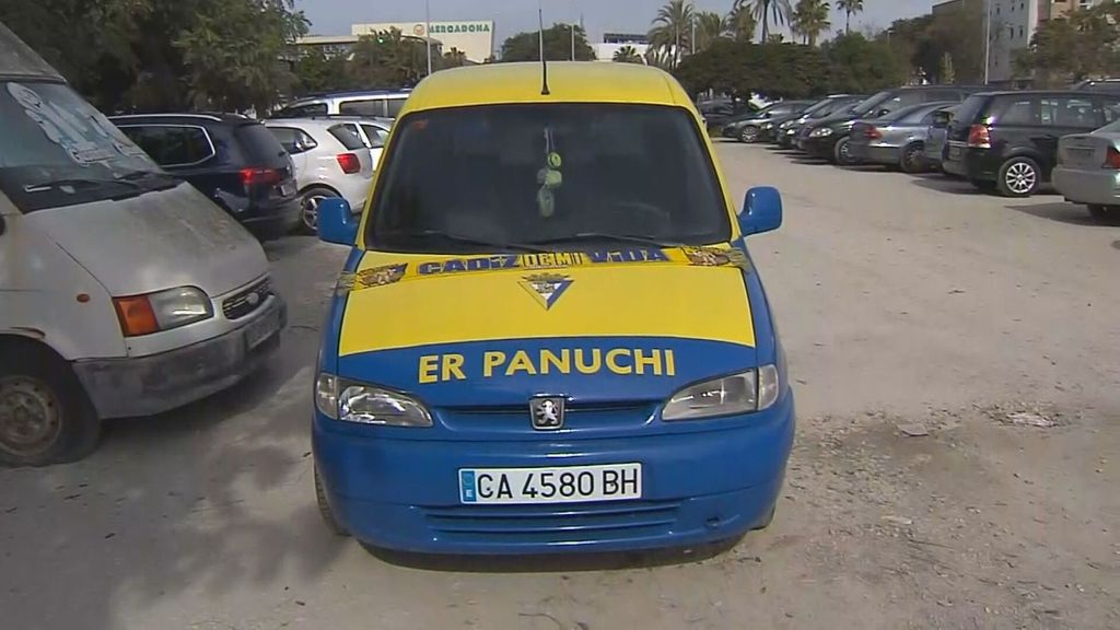La Panuchineta: la furgoneta que se ha convertido en el talismán del Cádiz