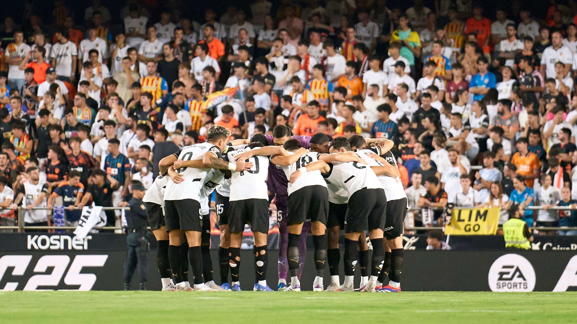 la_pina_del_valencia_cf_ante_el_villarreal_cf_foto_cordon_press_001.jpg la_pina_del_valencia_cf_ante_el_villarreal_cf_foto_cordon_press_001.jpg