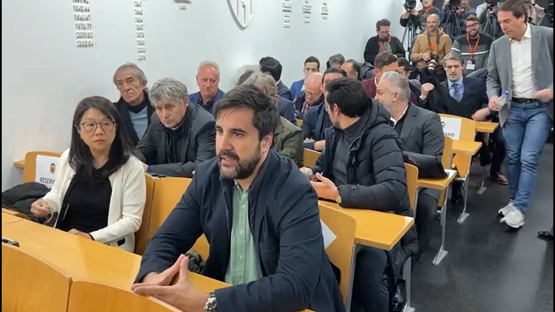 la_plana_mayor_del_valencia_en_la_presentacion_de_baraja_001.jpg