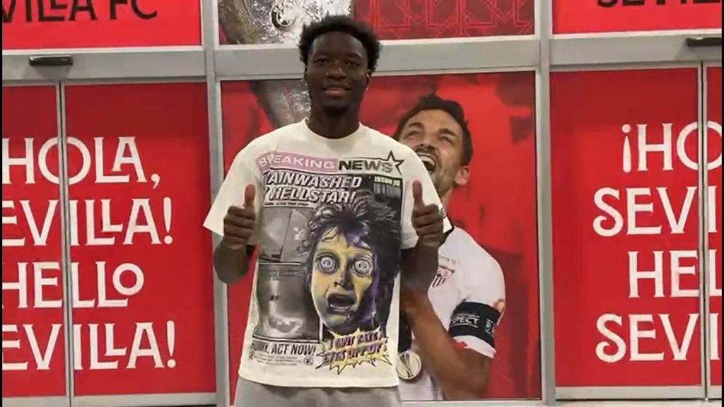 La reacción de Lucien Agoumé después de aterrizar en Sevilla: "Vuelvo a casa"