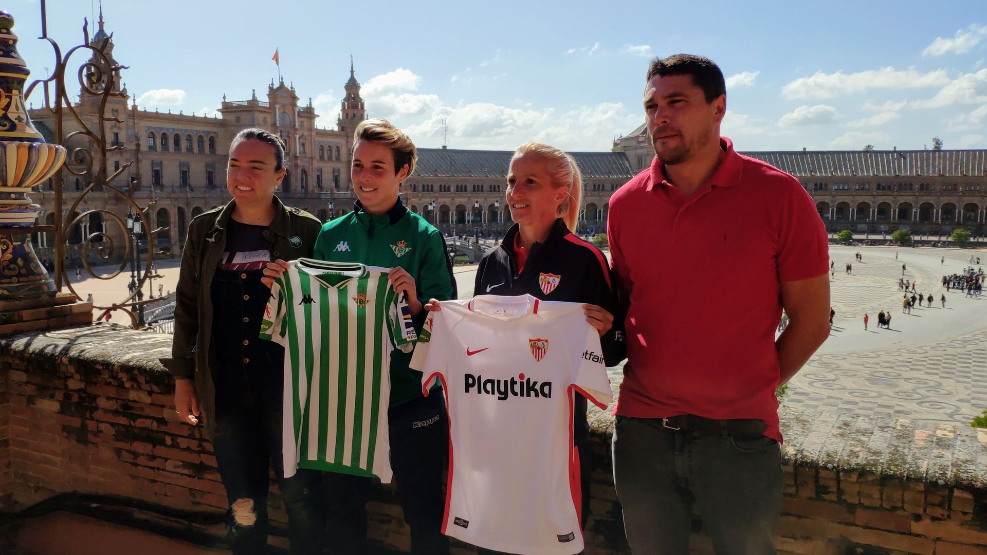 la_representacion_del_betis_y_del_sevilla_promocionando_el_derbi_femenino_001.jpg