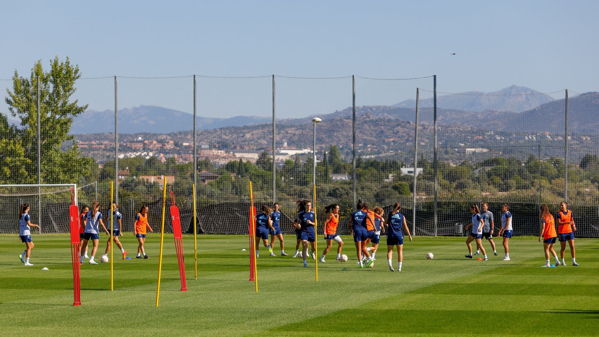 la_seleccion_femenina_entrenando_en_nueva_zelanda_foto_sefutbolfem.jpg