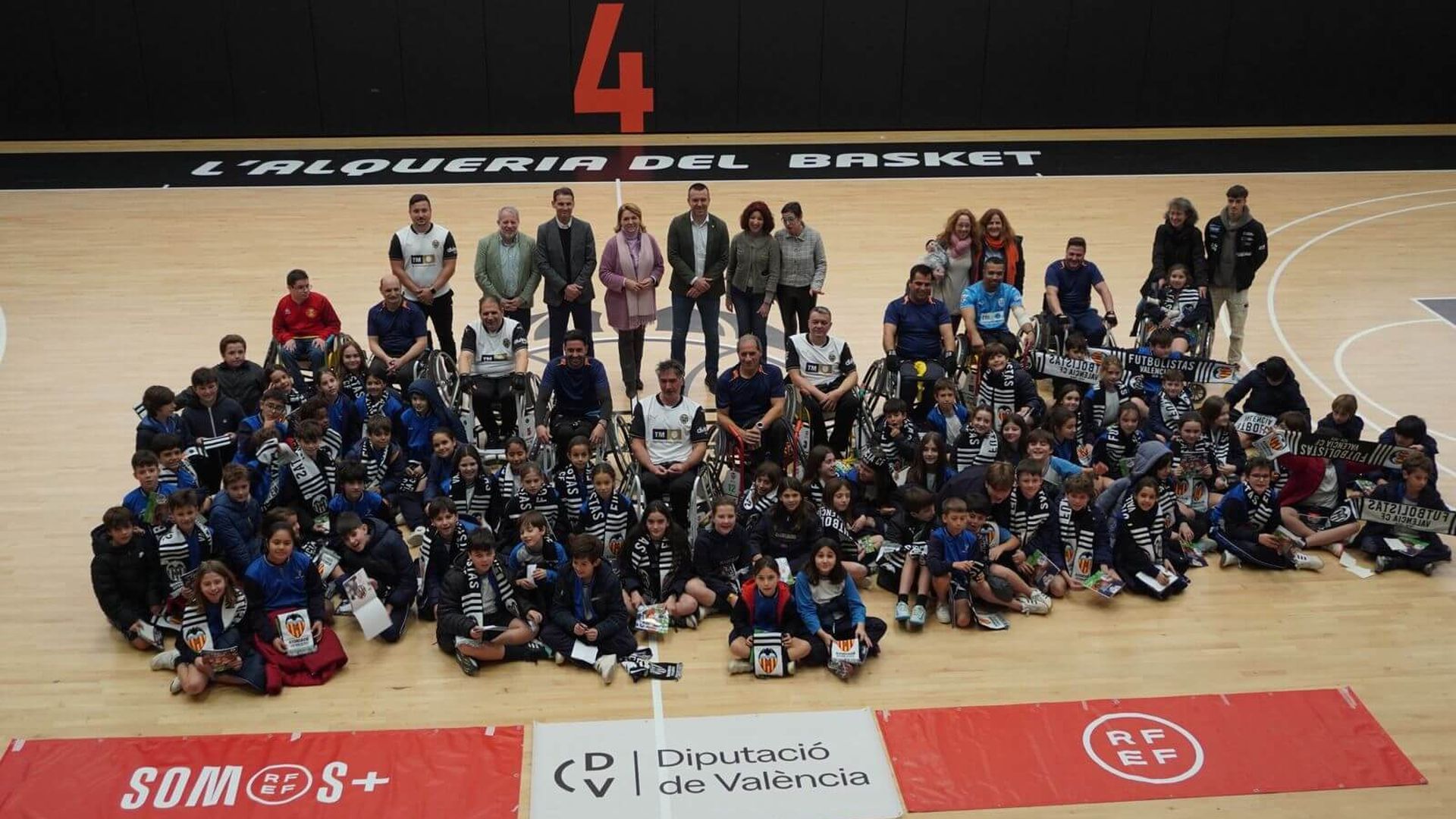 la_sociedad_e_instituciones_valencianas_unidas_en_torno_al_despegue_del_a_ball_como_mo_002.jpeg la_sociedad_e_instituciones_valencianas_unidas_en_torno_al_despegue_del_a_ball_como_mo_002.jpeg