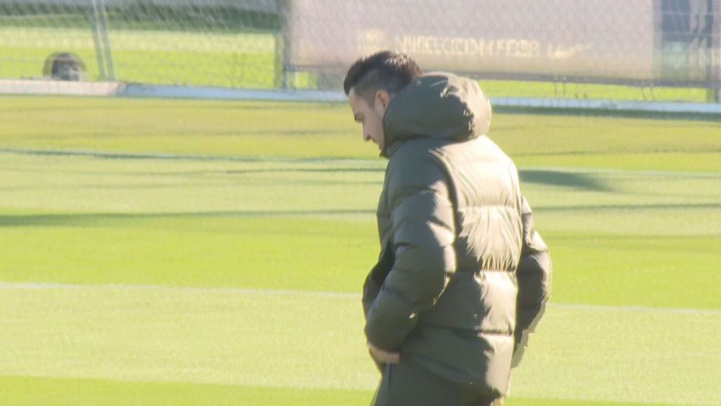 La soledad de Xavi Hernández en el entrenamiento del Barça