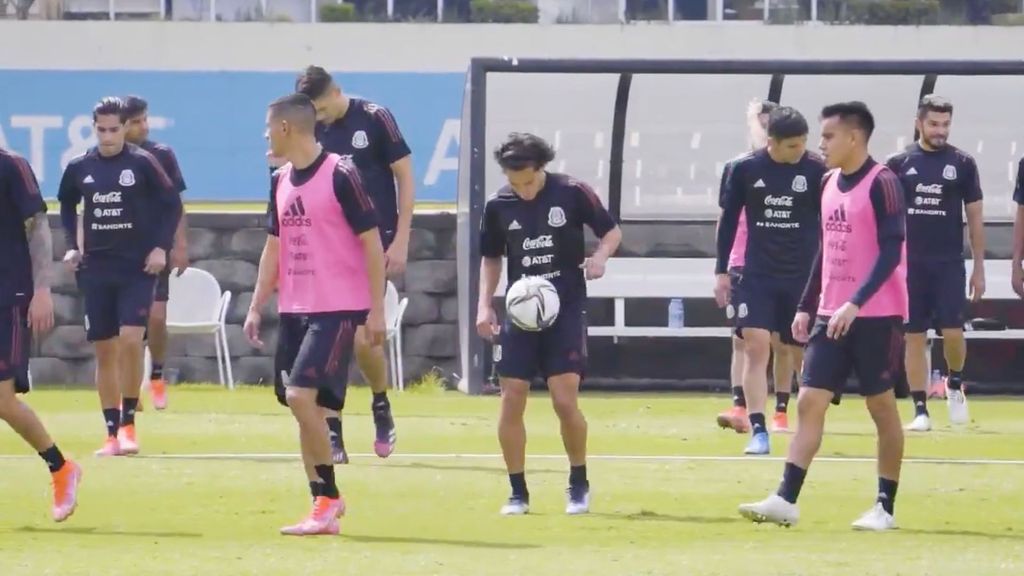 La exhibición de habilidades técnicas de Lainez durante un entrenamiento con la selección mexicana