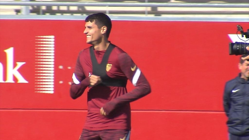 (MEDIASET) Lamela vuelve a entrenarse con el Sevilla tras superar su lesión en el brazo
