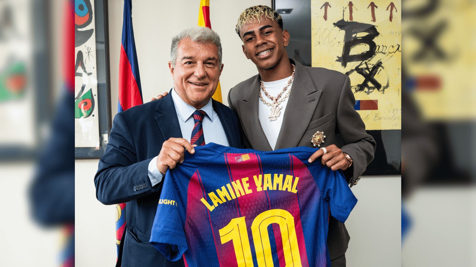 lamine_yamal_posa_con_el_dorsal_10_junto_a_joan_laporta_foto_fcb.png