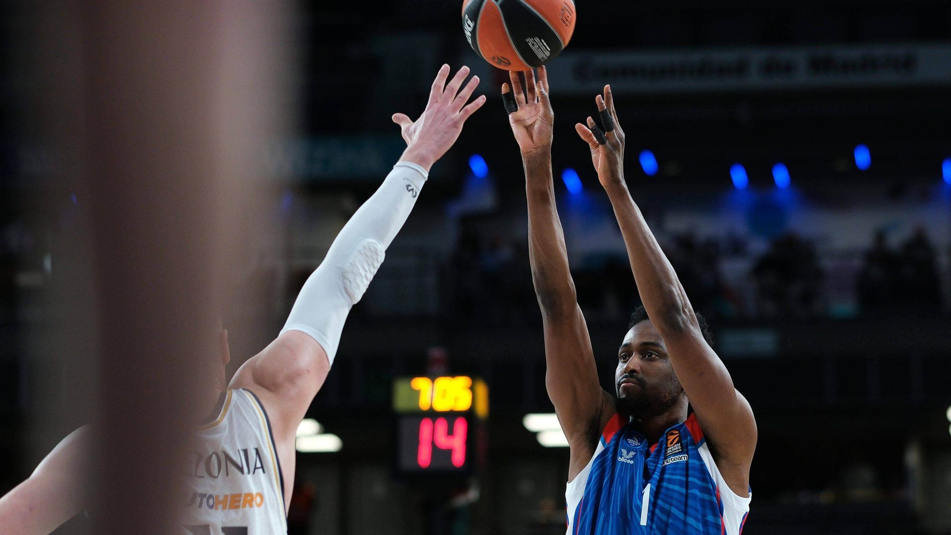 lance_del_juego_entre_anadolu_efes_y_real_madrid_foto_cordon_press.jpg