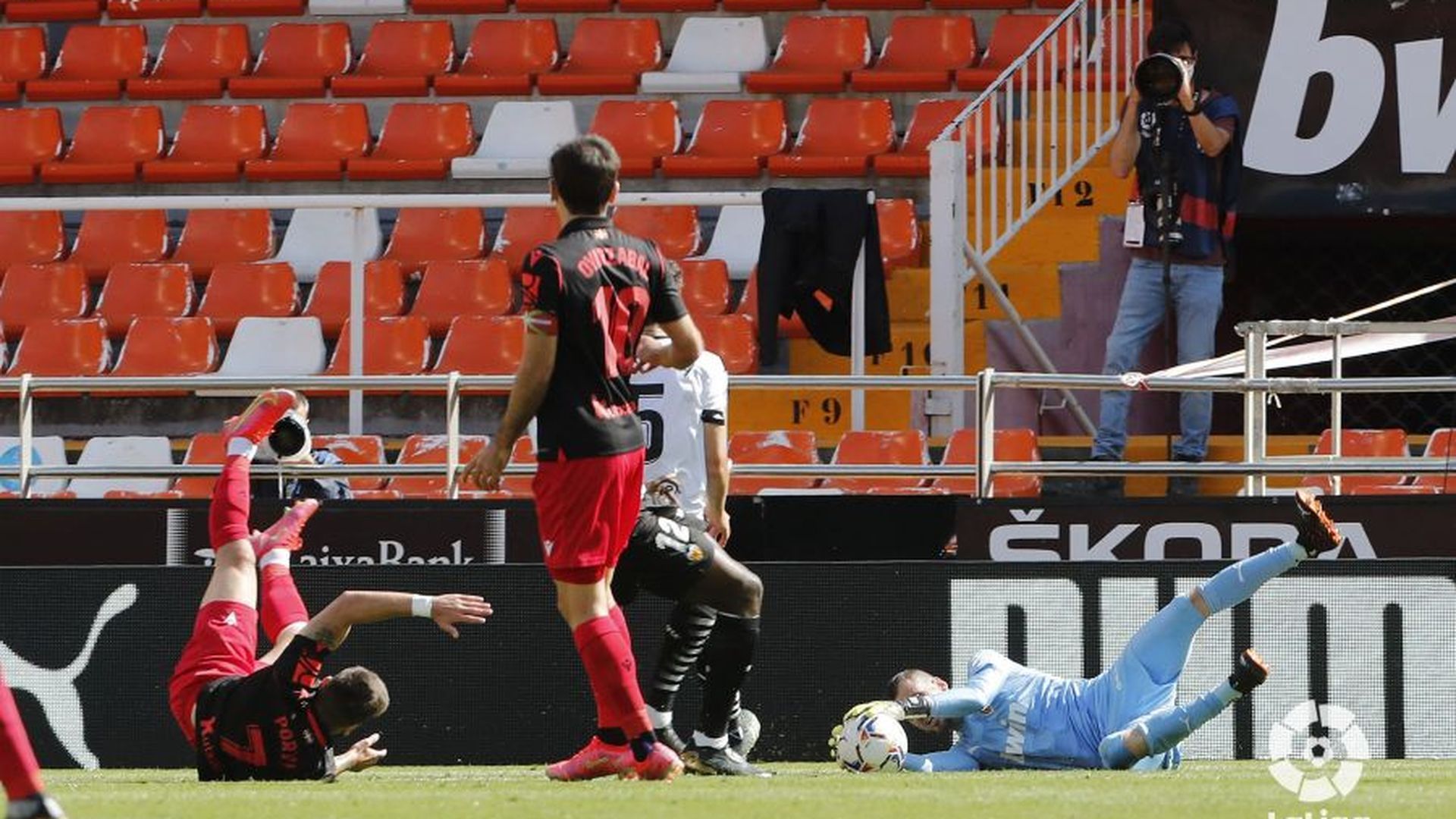lance_del_partido_entre_el_valencia_y_la_real_sociedad_foto_laliga.jpeg lance_del_partido_entre_el_valencia_y_la_real_sociedad_foto_laliga.jpeg