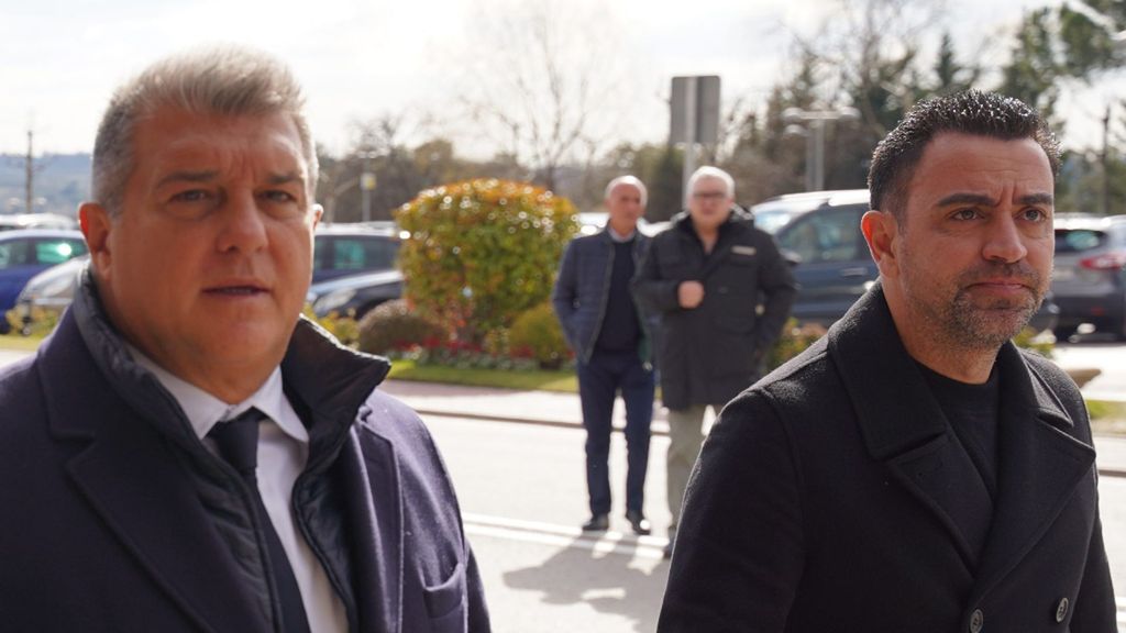 Xavi Hernández se va quedando solo: “Cada vez son menos los que le compran el discurso”