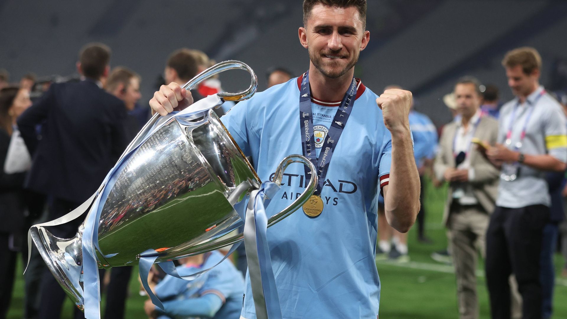laporte_posa_con_el_trofeo_de_la_champions_league_foto_cordonpress_001.jpg