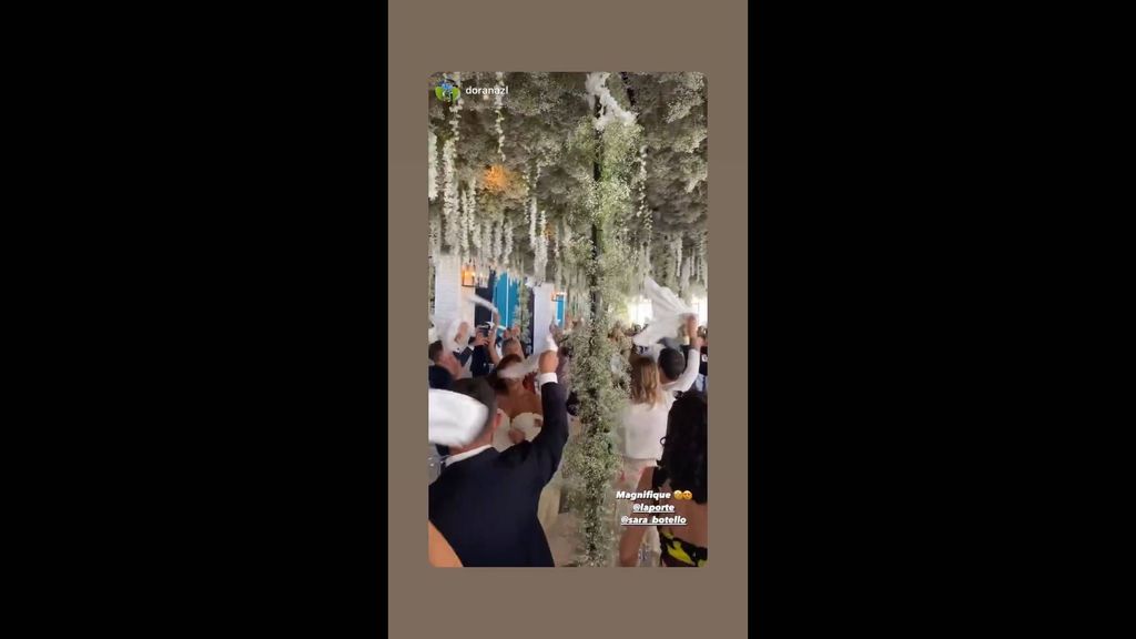 Laporte se atreve con todo tipo de bailes en su boda con Sara Botello