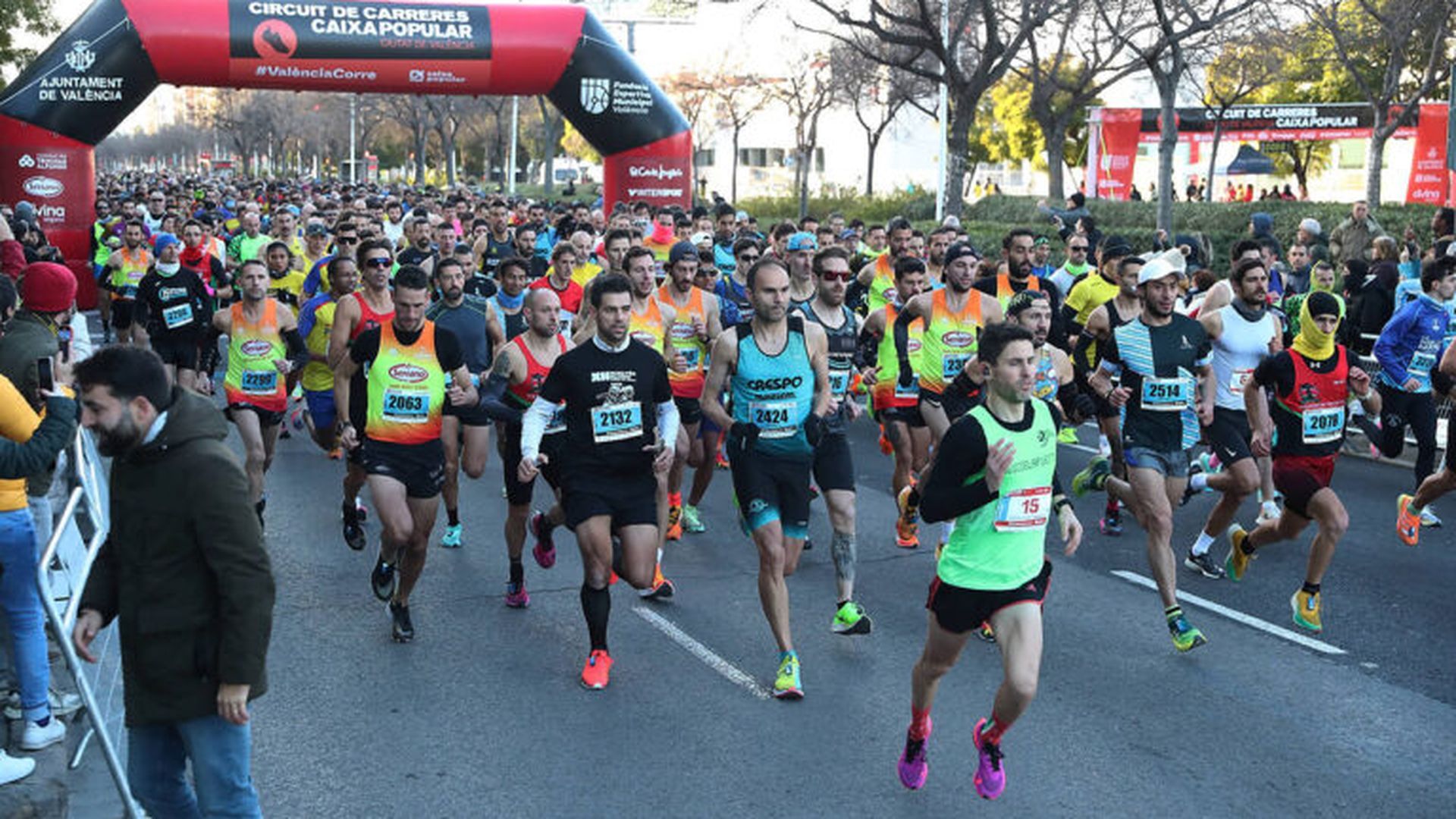 las_calles_de_mestalla_y_gran_via_acogen_la_iv_volta_a_peu_runners_ciutat_de_valencia_.jpg