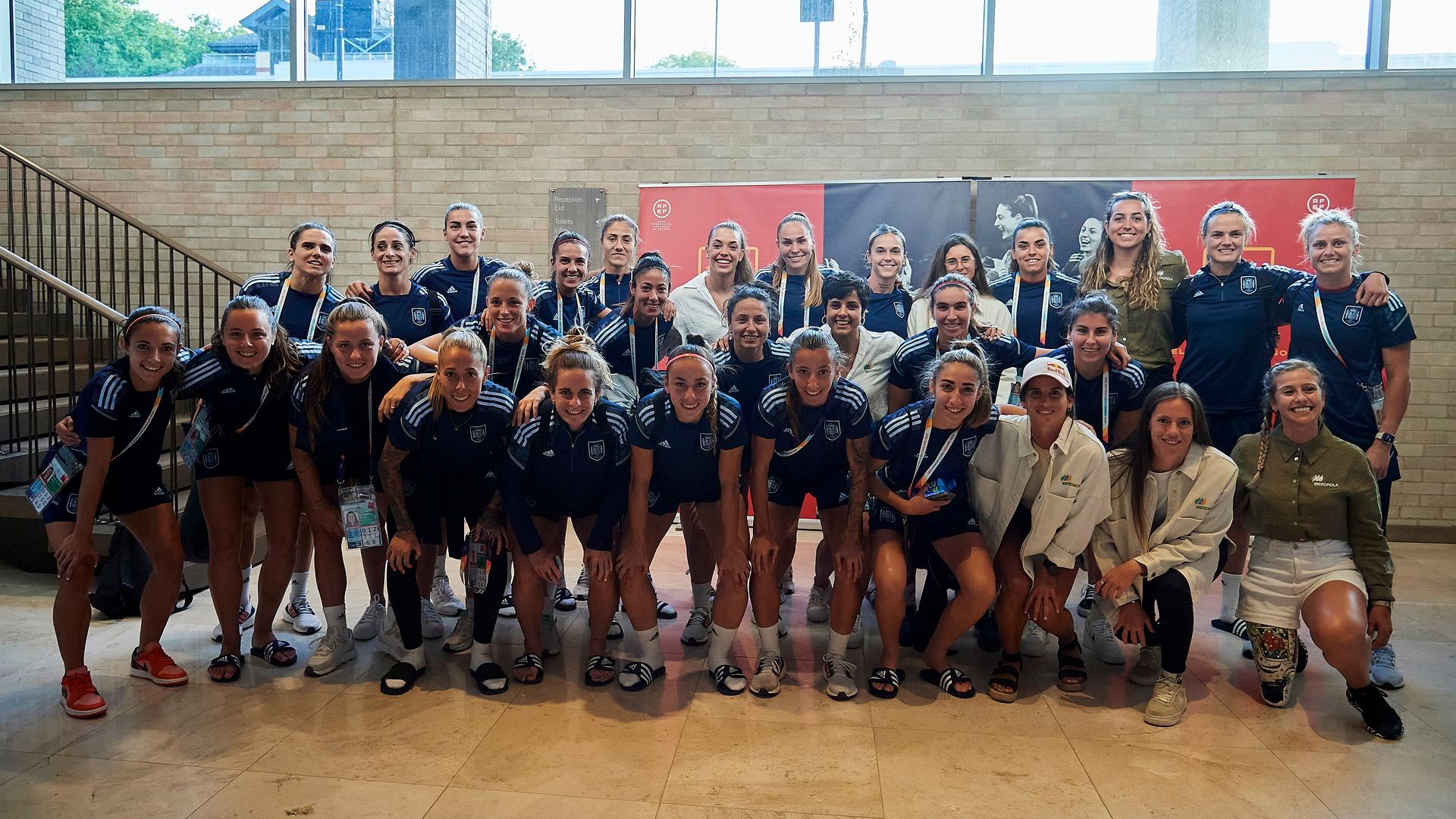 las_embajadoras_de_iberdrola_visitan_a_la_seleccion_femenina_001.jpg las_embajadoras_de_iberdrola_visitan_a_la_seleccion_femenina_001.jpg