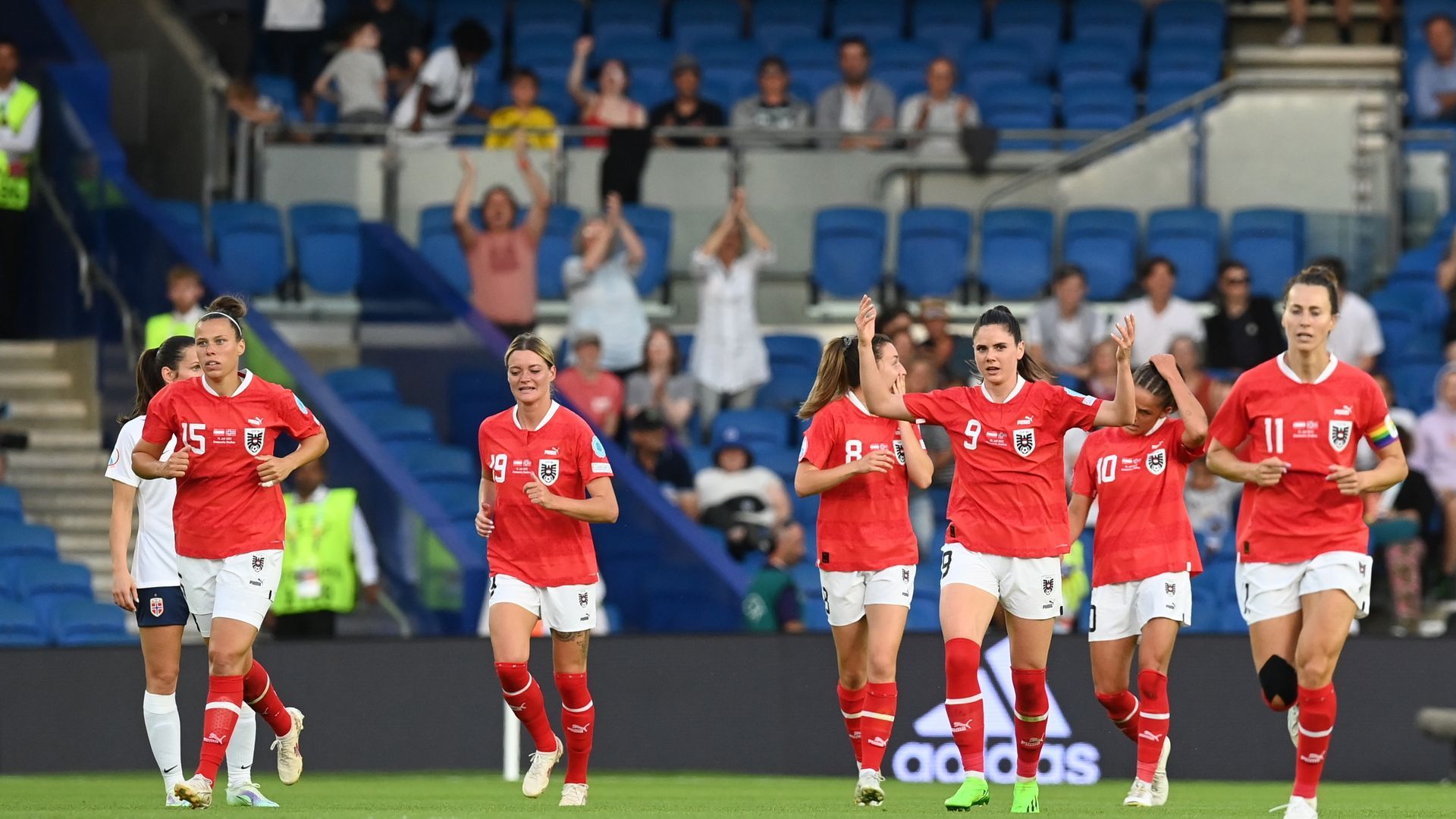 las_jugadoras_de_austria_celebran_su_gol_a_noruega_foto_efe_001.jpg