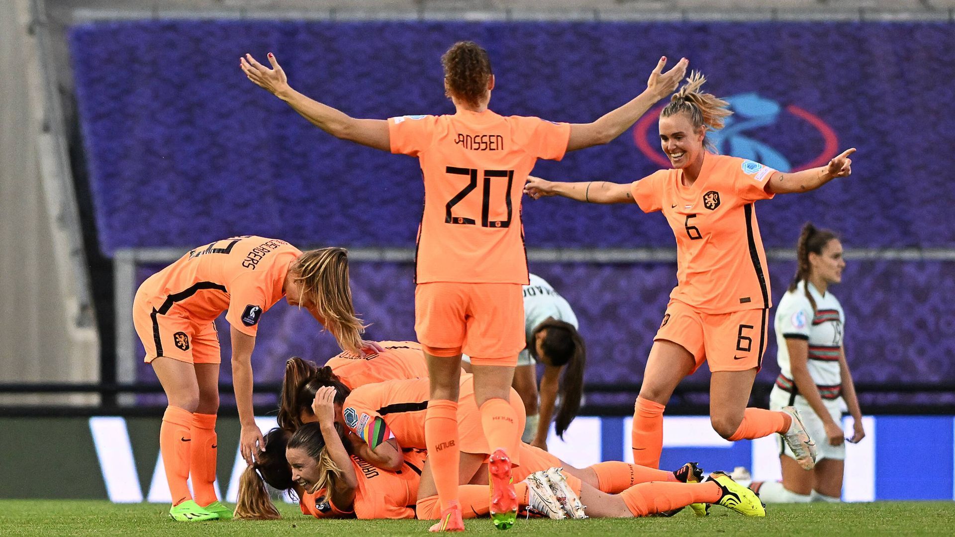 las_jugadoras_de_holanda_celebran_un_gol.jpg las_jugadoras_de_holanda_celebran_un_gol.jpg
