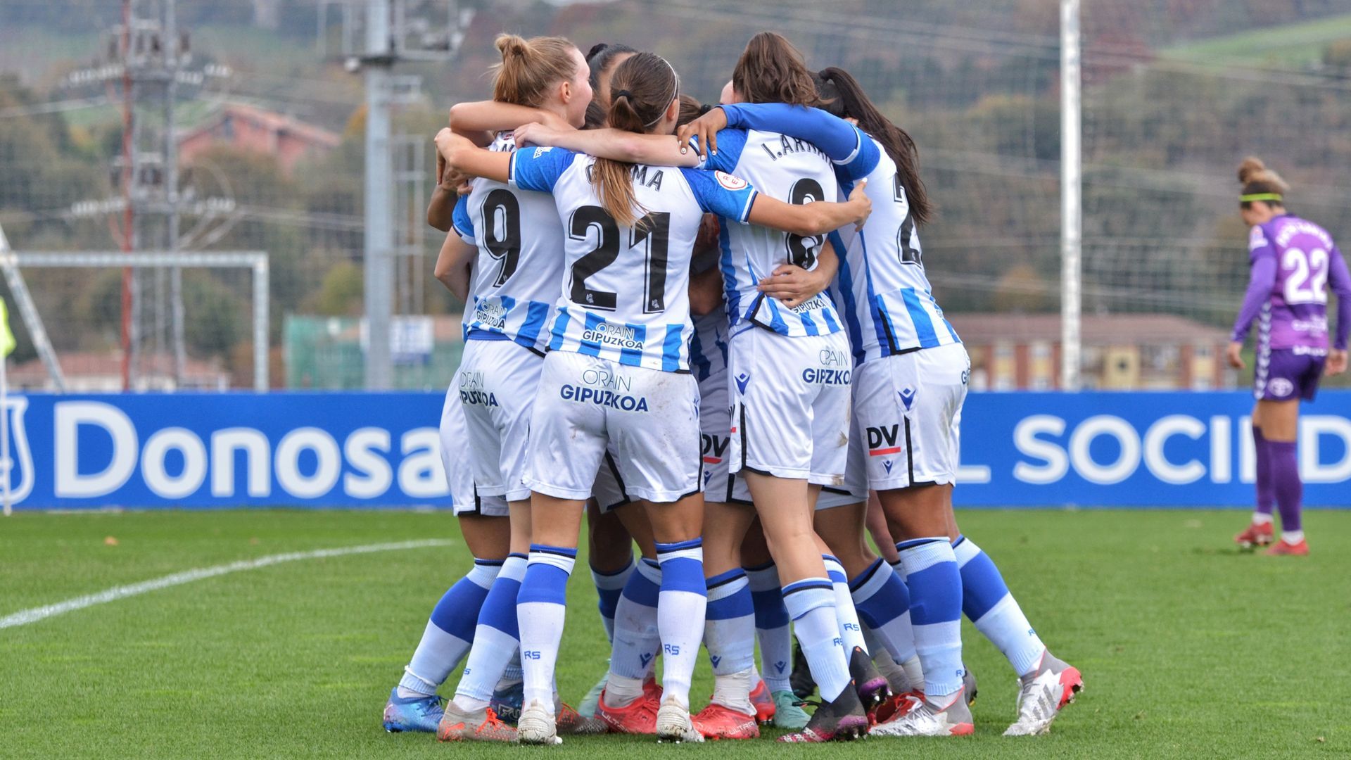 las_jugadoras_de_la_real_celebran_un_gol_al_granadilla_tenerife_foto_giovanni_batista_001.jpeg