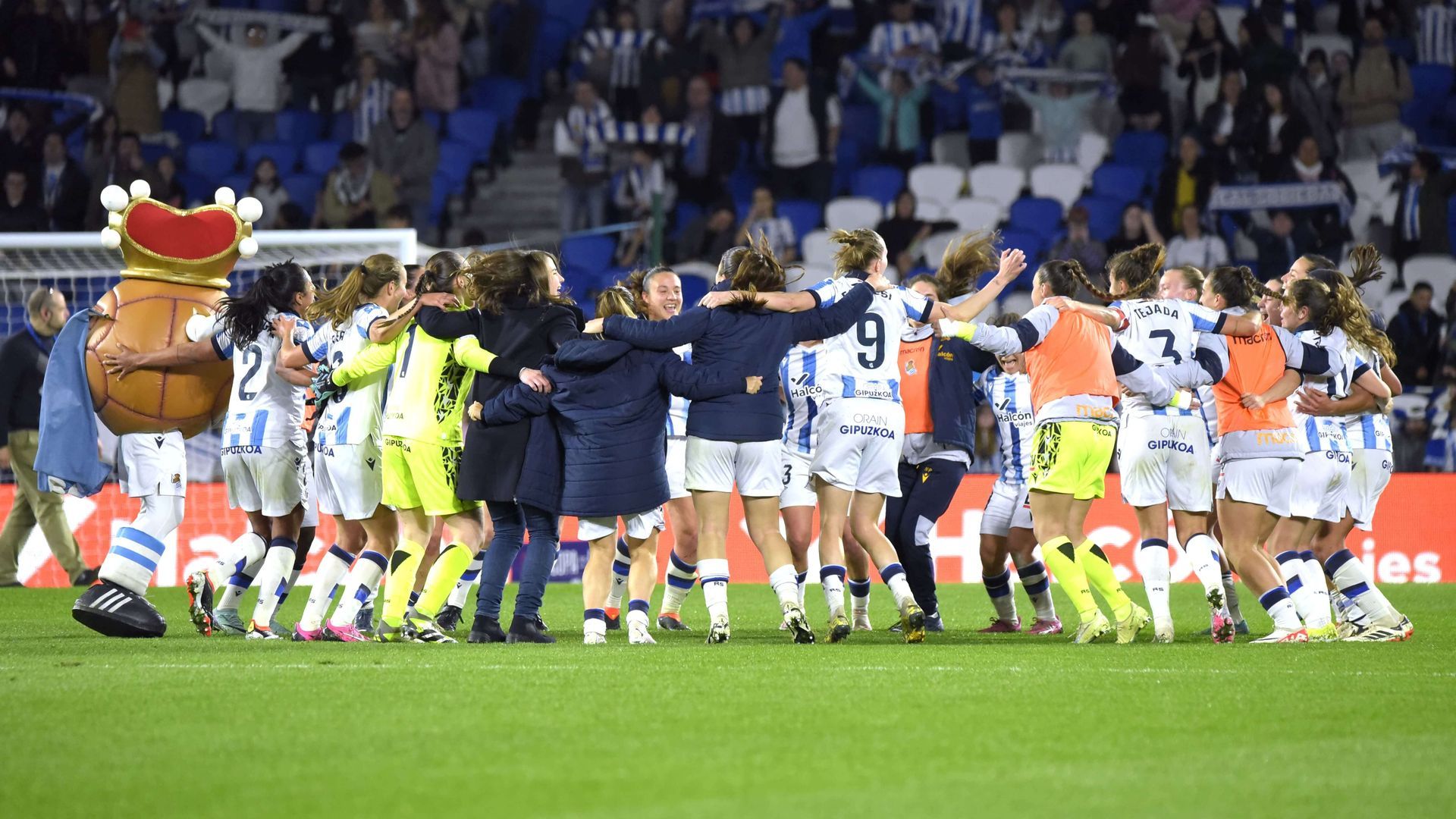 las_jugadoras_de_la_real_sociedad_celebran_el_pase_a_la_final_de_la_copa_de_la_reina_f.jpeg las_jugadoras_de_la_real_sociedad_celebran_el_pase_a_la_final_de_la_copa_de_la_reina_f.jpeg