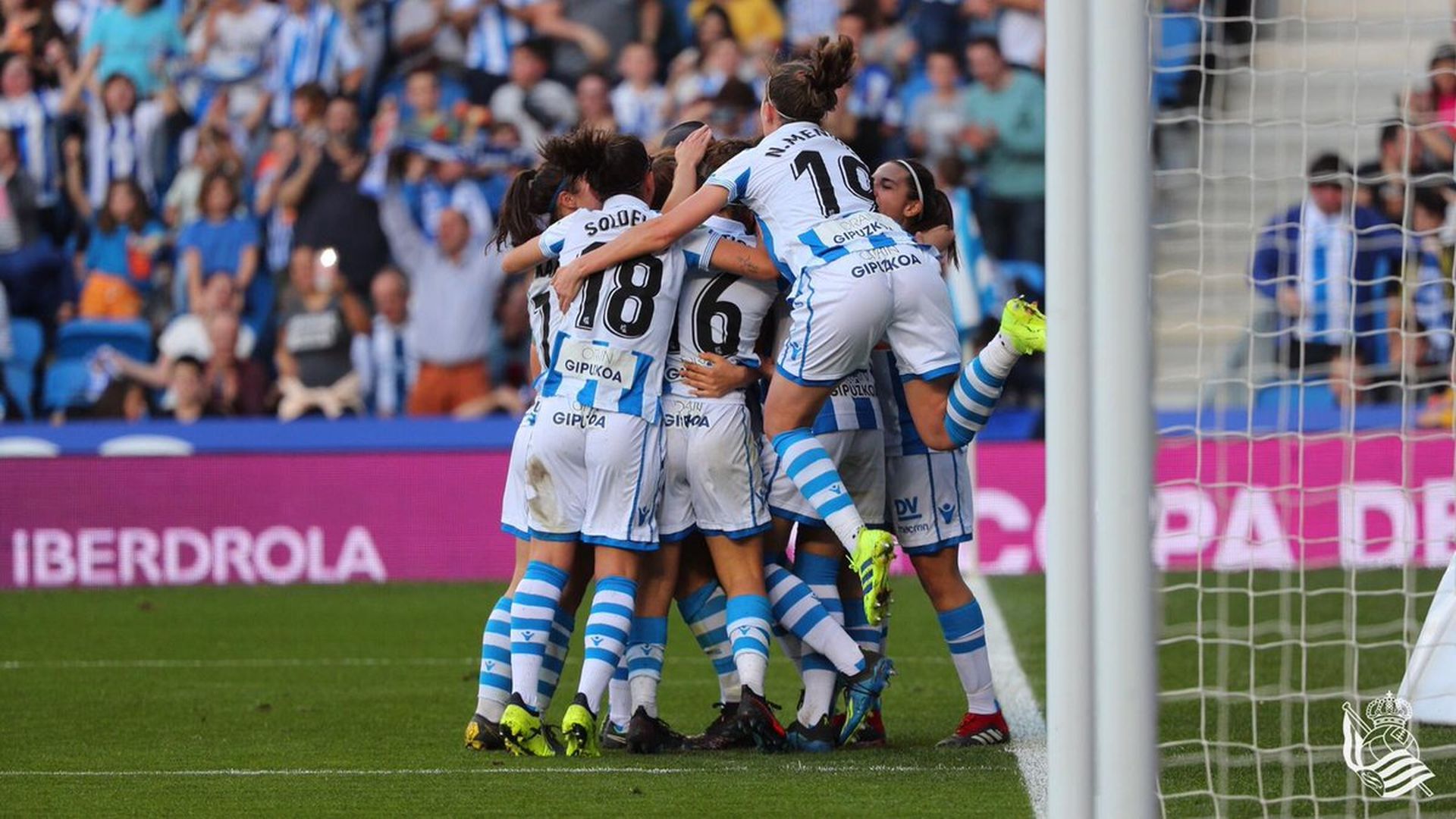 las_jugadoras_de_la_real_sociedad_celebran_uno_de_los_goles_ante_el_sevilla_foto_rso_001.jpg