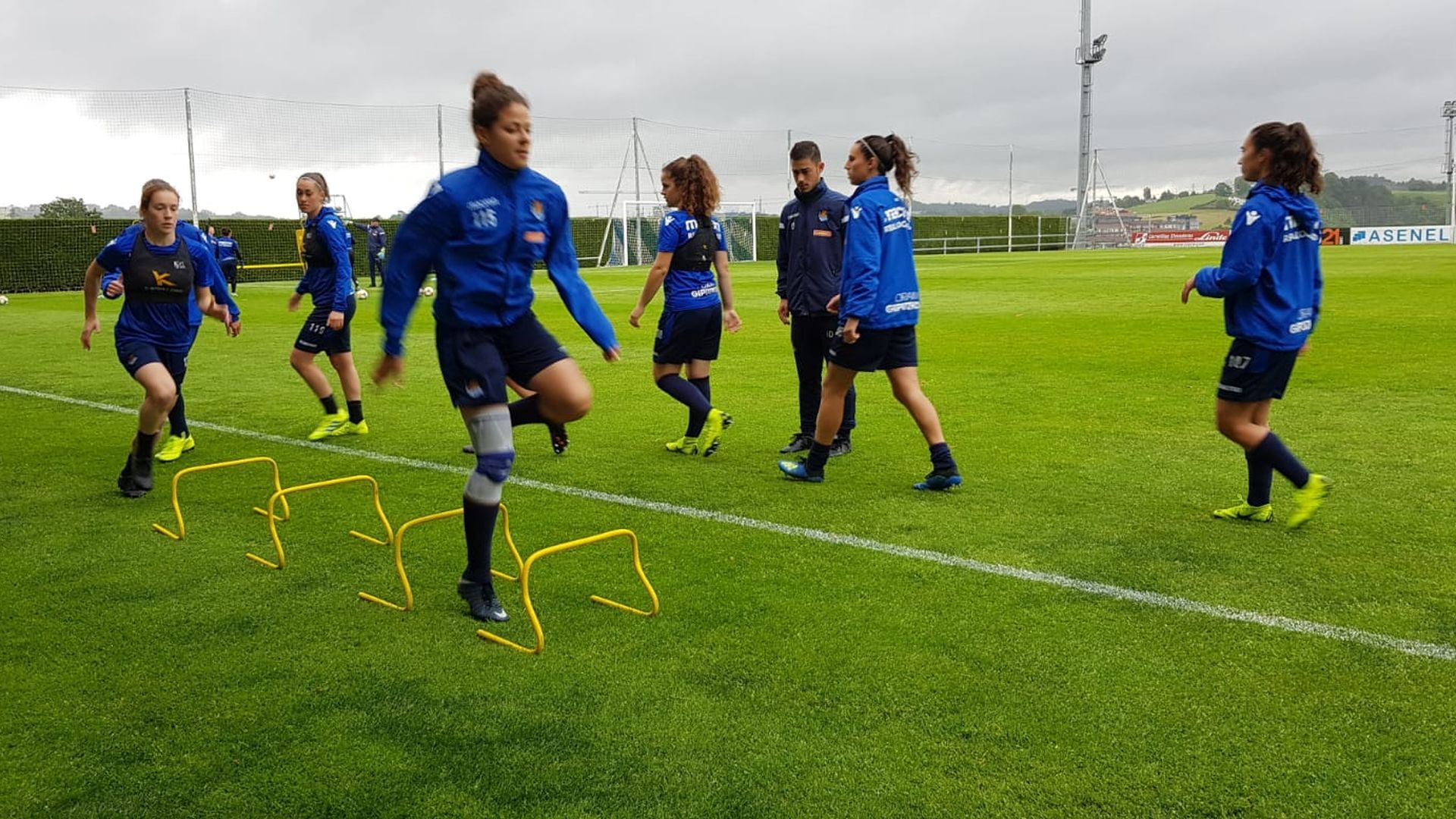 las_jugadoras_de_la_real_sociedad_durante_un_entrenamiento_003.jpeg