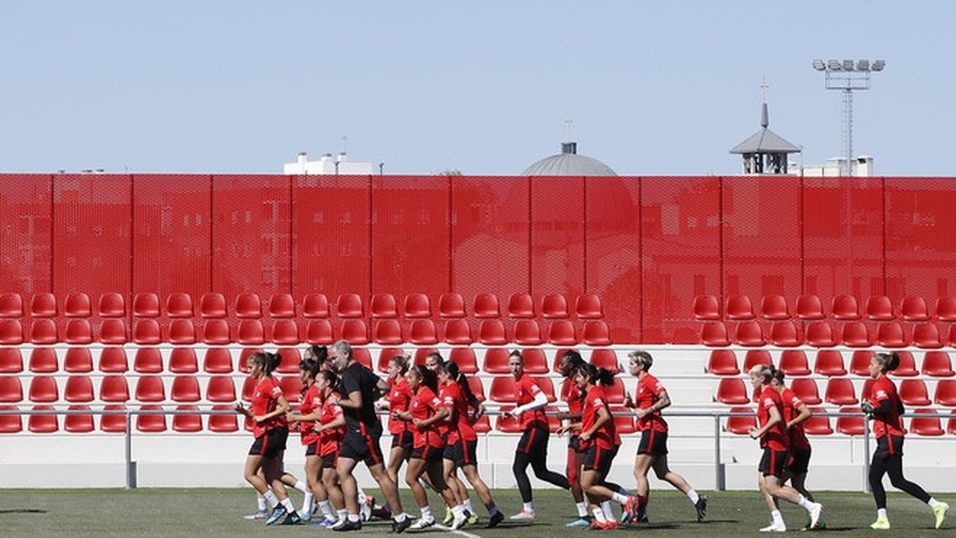 las_jugadoras_del_atletico_de_madrid_femenino_en_la_sede_de_alcala_foto_atm_001.jpg