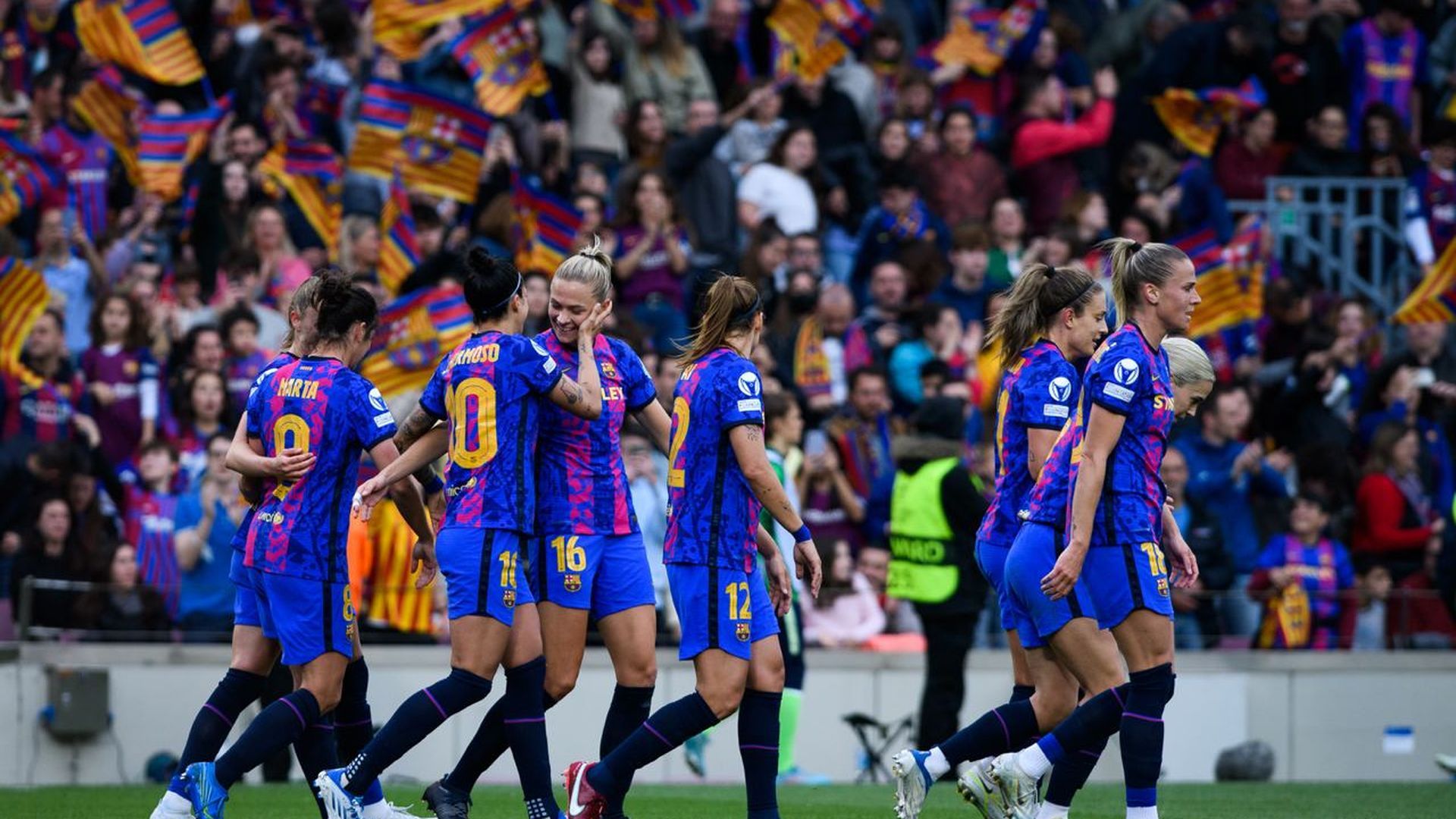 las_jugadoras_del_barca_celebran_un_gol_ante_el_wolfsburgo_foto_fcb_001.jpg