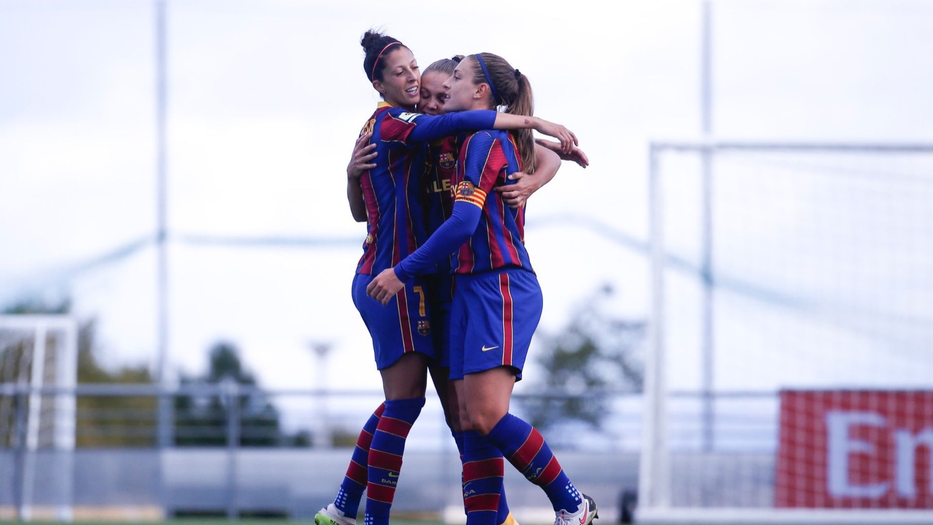 las_jugadoras_del_barcelona_celebran_uno_de_los_goles_foto_fcb__001.jpg las_jugadoras_del_barcelona_celebran_uno_de_los_goles_foto_fcb__001.jpg