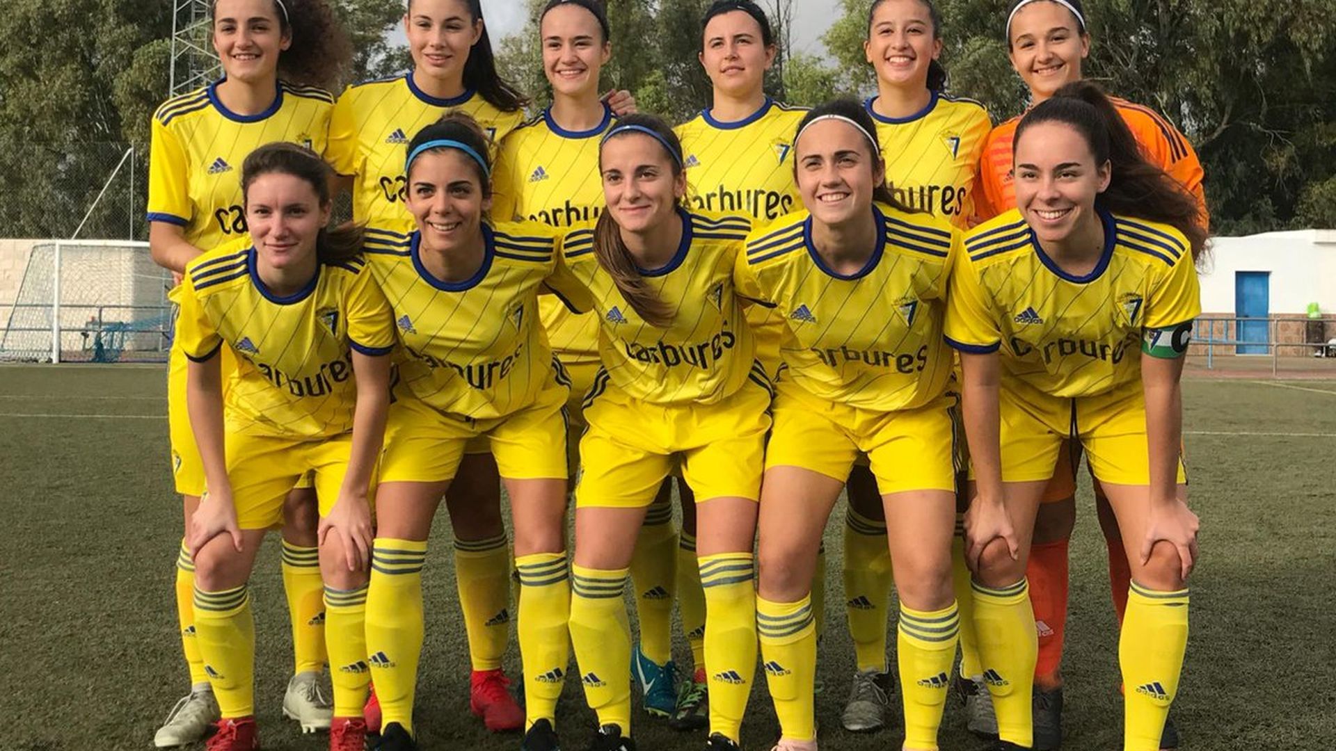 las_jugadoras_del_cadiz_antes_del_inicio_del_partido_foto_ccf_001.jpg las_jugadoras_del_cadiz_antes_del_inicio_del_partido_foto_ccf_001.jpg