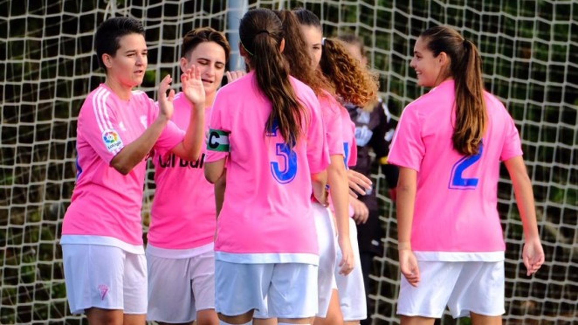 las_jugadoras_del_cadiz_celebran_uno_de_los_goles_del_partido_foto_ccf_001.jpeg