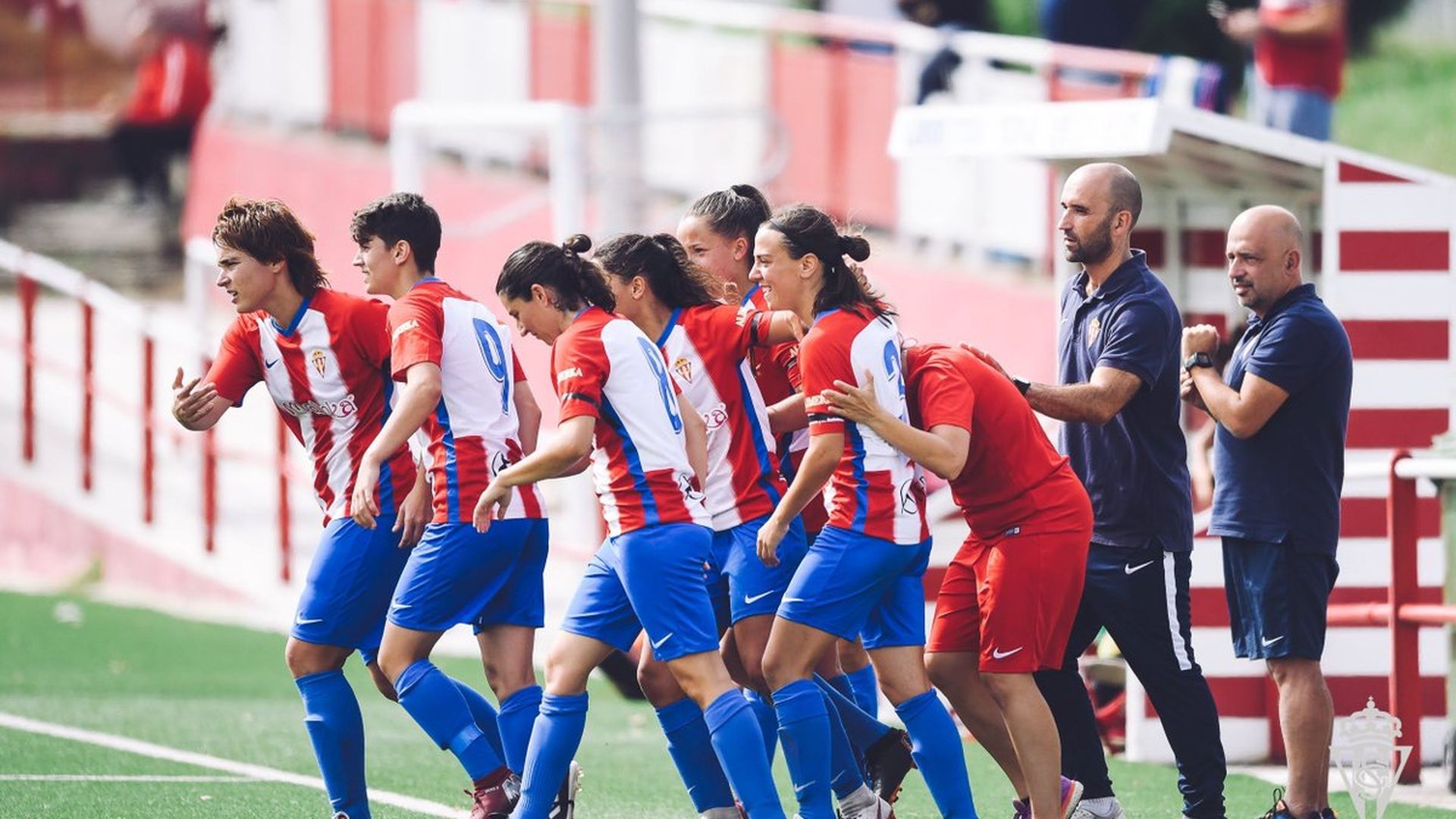 las_jugadoras_del_sporting_celebran_un_gol_ante_el_valladares_foto_real_sporting.jpg