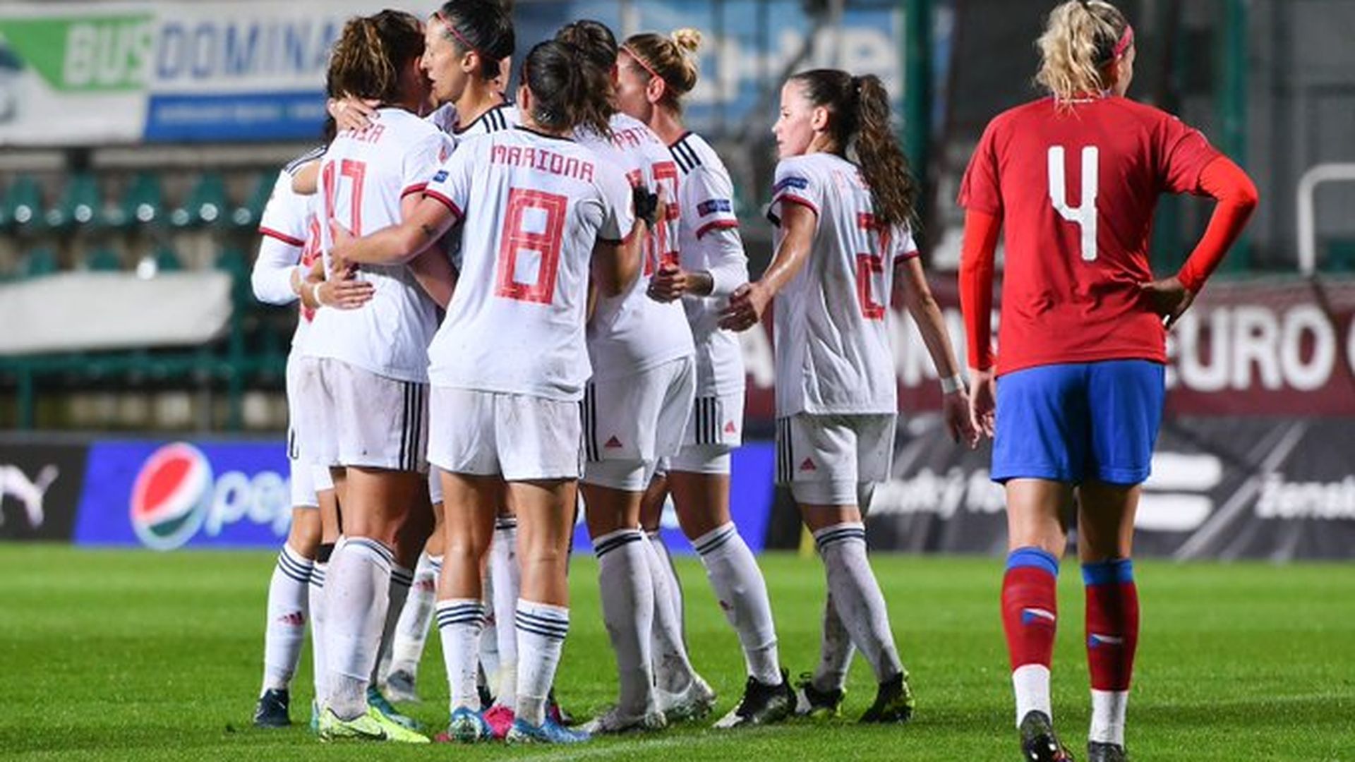 las_jugadoras_espanola_celebrando_un_gol_ante_republica_checa_001.jpg