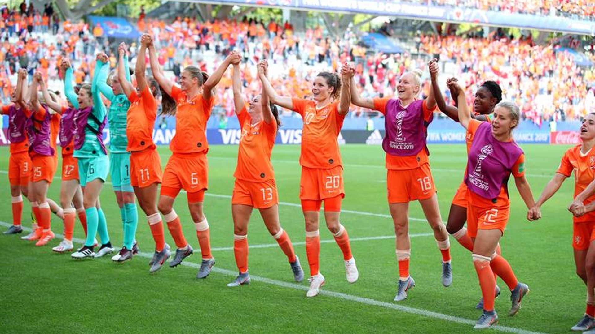 las_jugadores_holandesas_celebrando_la_victoria.jpg