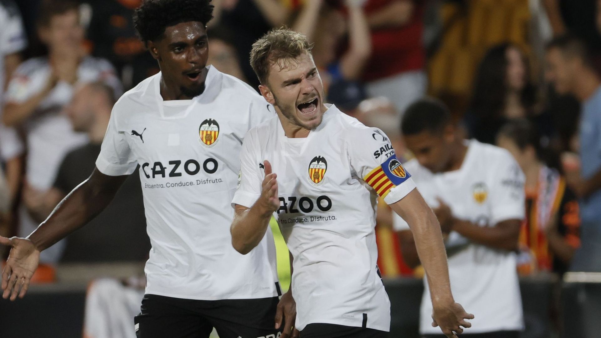 lato_con_brazalete_foto_efe_001.jpeg lato_con_brazalete_foto_efe_001.jpeg