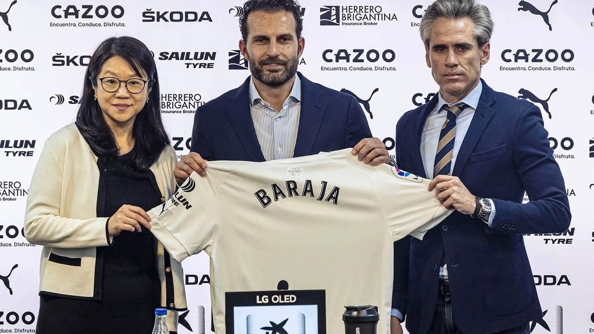 layhoon_con_corona_y_baraja_001.png layhoon_con_corona_y_baraja_001.png