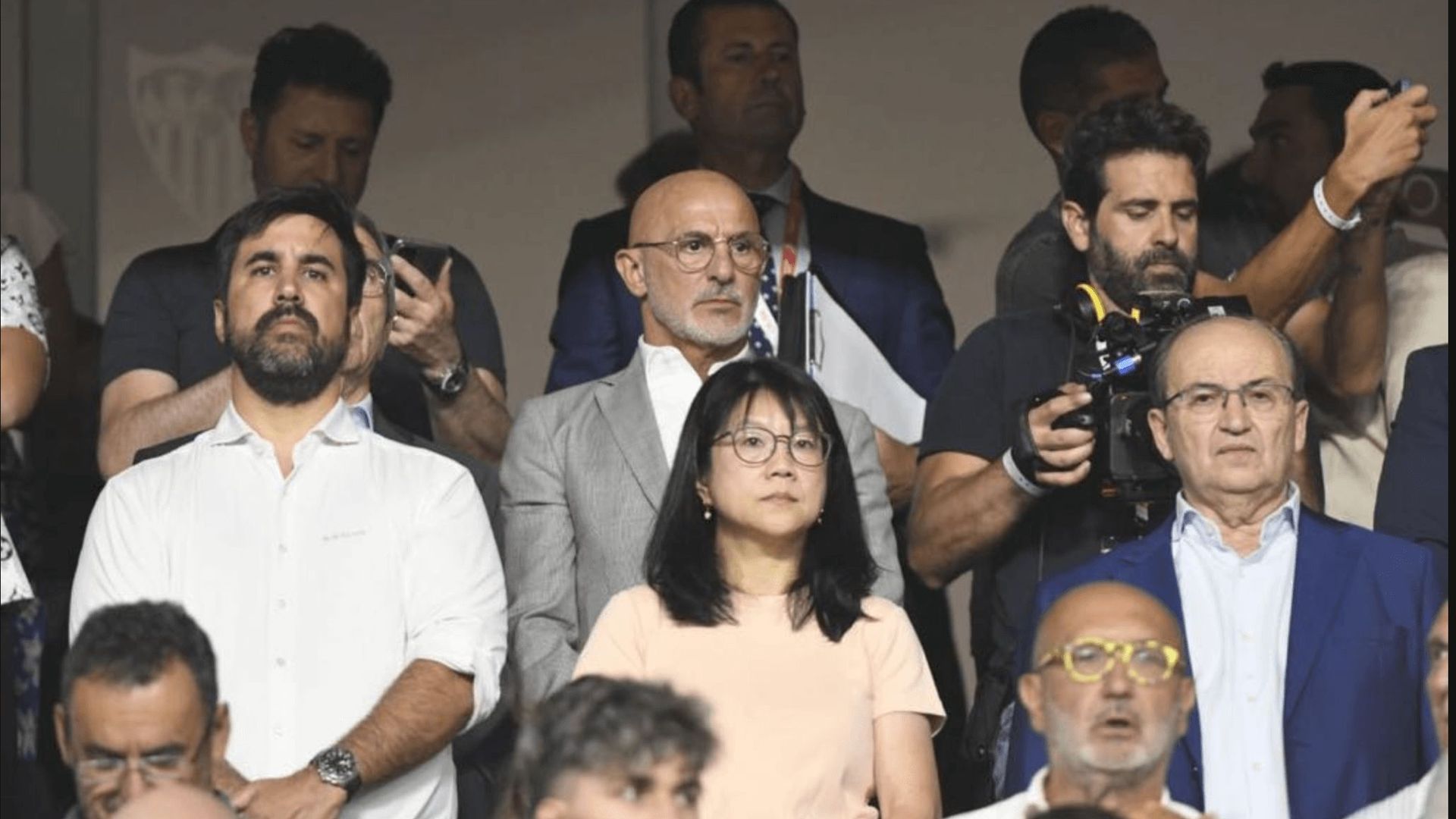 layhoon_en_el_palco.png layhoon_en_el_palco.png