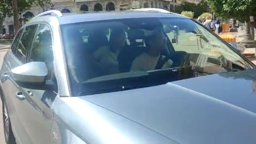 Layhoon llega para reunirse con Ribó