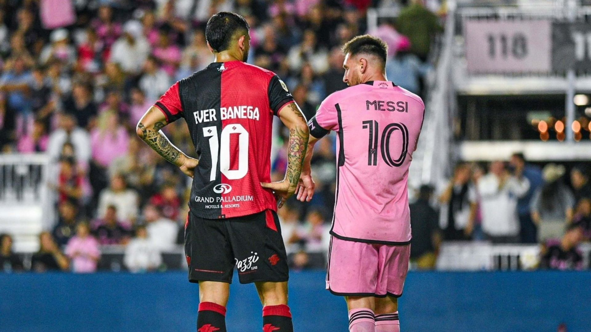 leo_messi_y_ever_banega_foto__newells_001.jpg
