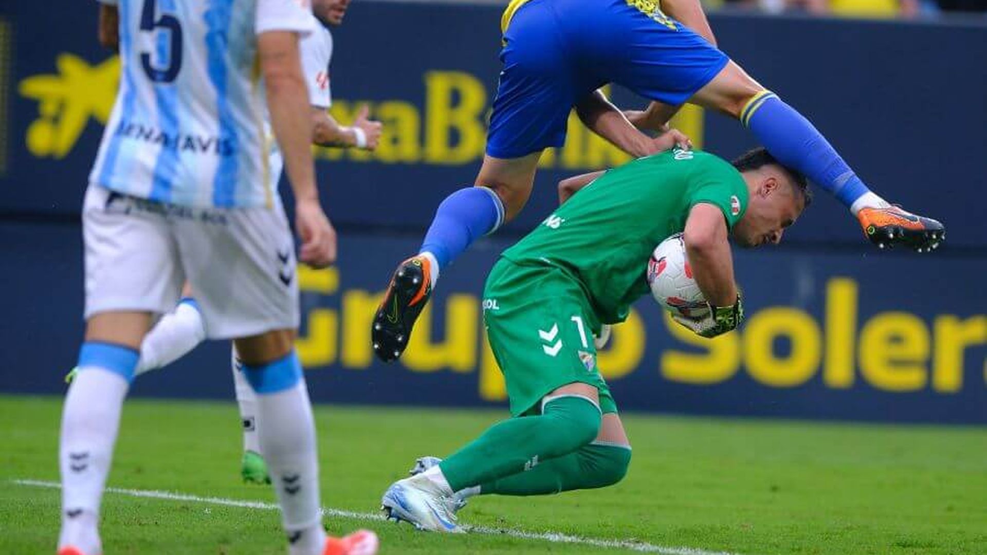 levantada_de_alfonso_herrero_a_alcaraz_en_el_cadiz___malaga_foto_laliga_001.jpeg levantada_de_alfonso_herrero_a_alcaraz_en_el_cadiz___malaga_foto_laliga_001.jpeg