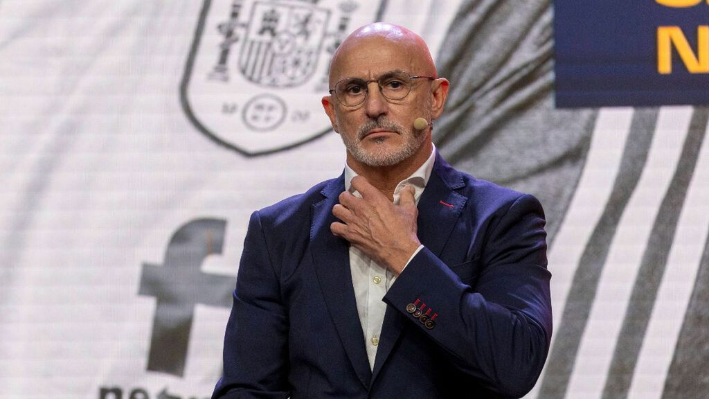 Luis de la Fuente sigue esperando la oferta de la RFEF: "No tiene todavía sobre la mesa un nuevo contrato"