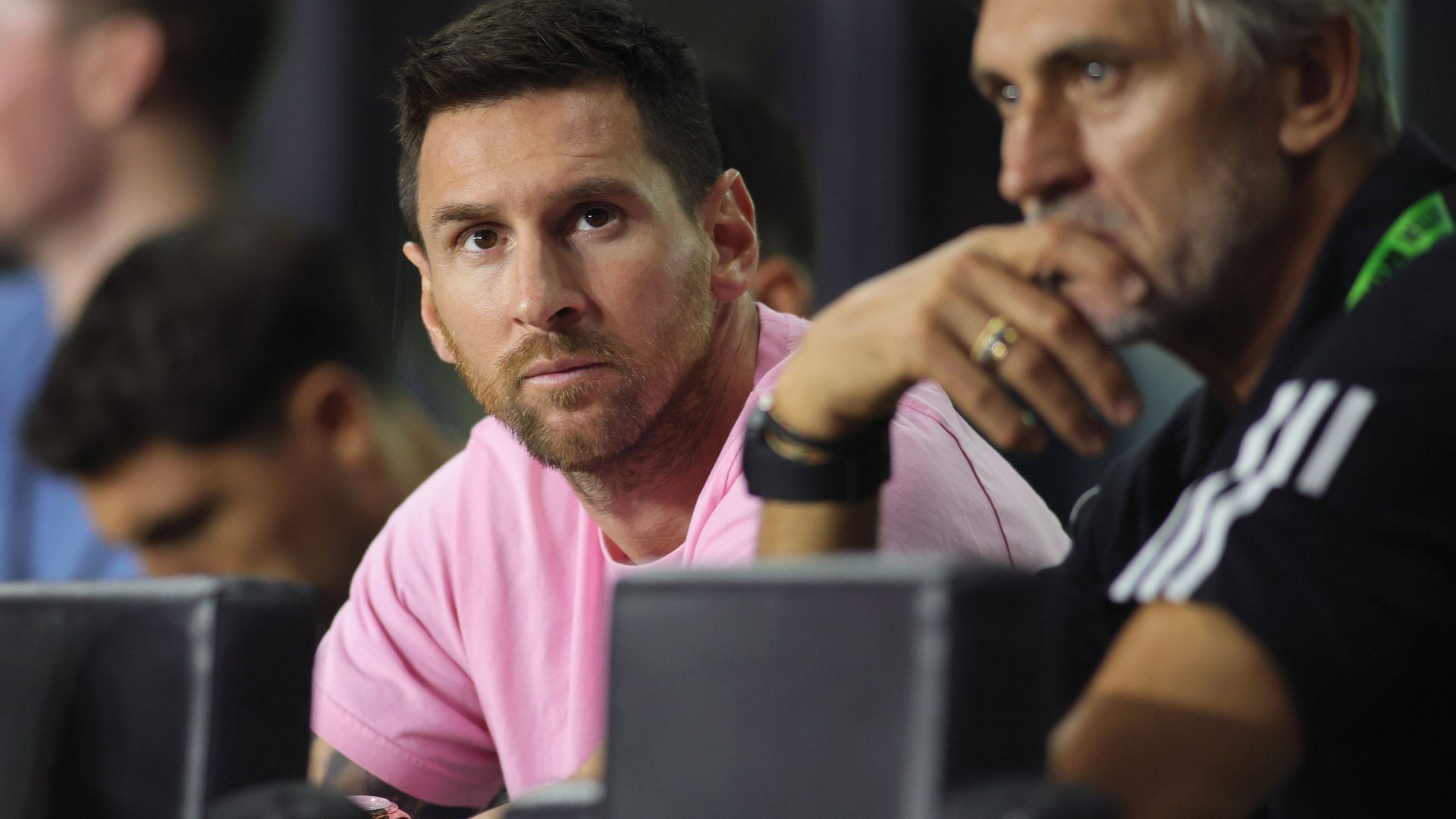 lio_en_miami_messi_esta_apartado_por_lesion_critican_al_inter_por_el_secretismo_y_tata.jpg lio_en_miami_messi_esta_apartado_por_lesion_critican_al_inter_por_el_secretismo_y_tata.jpg