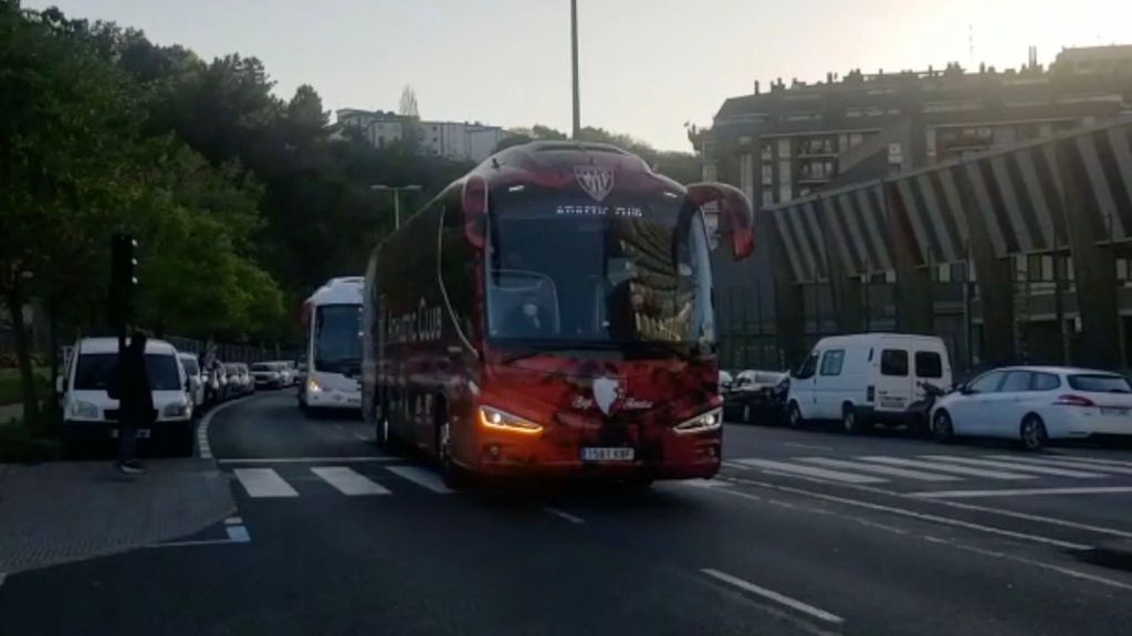 Así fue la llegada del autobús del Athletic al Reale Arena